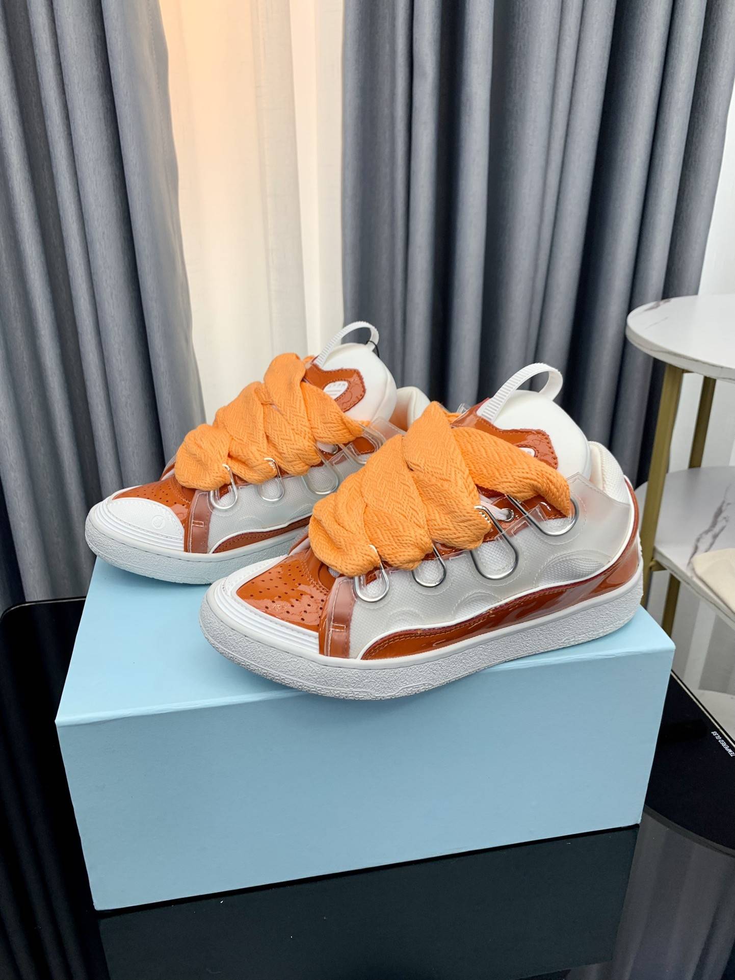 LA*N Sneaker