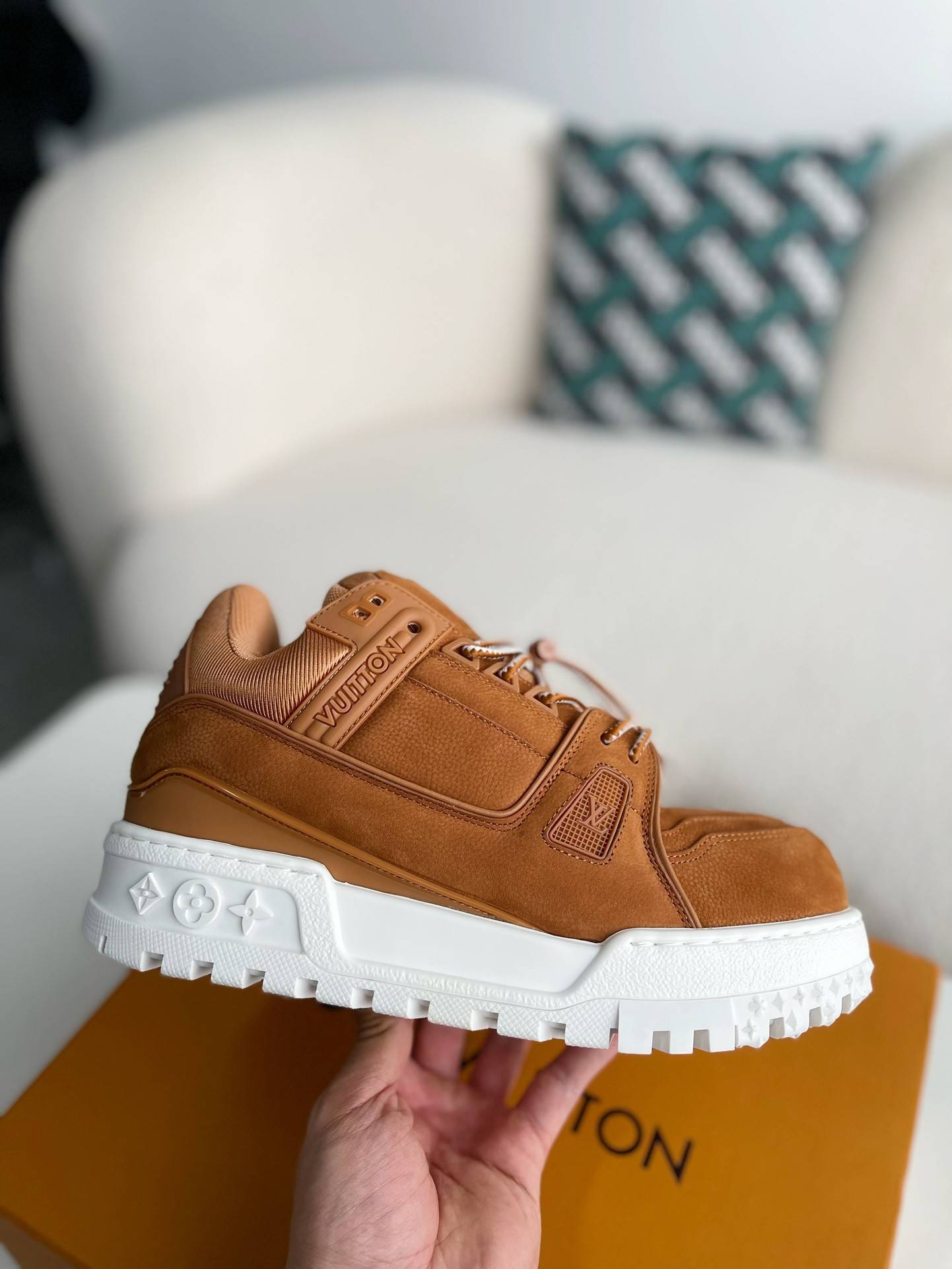 L*V TRAINER SNEAKERS