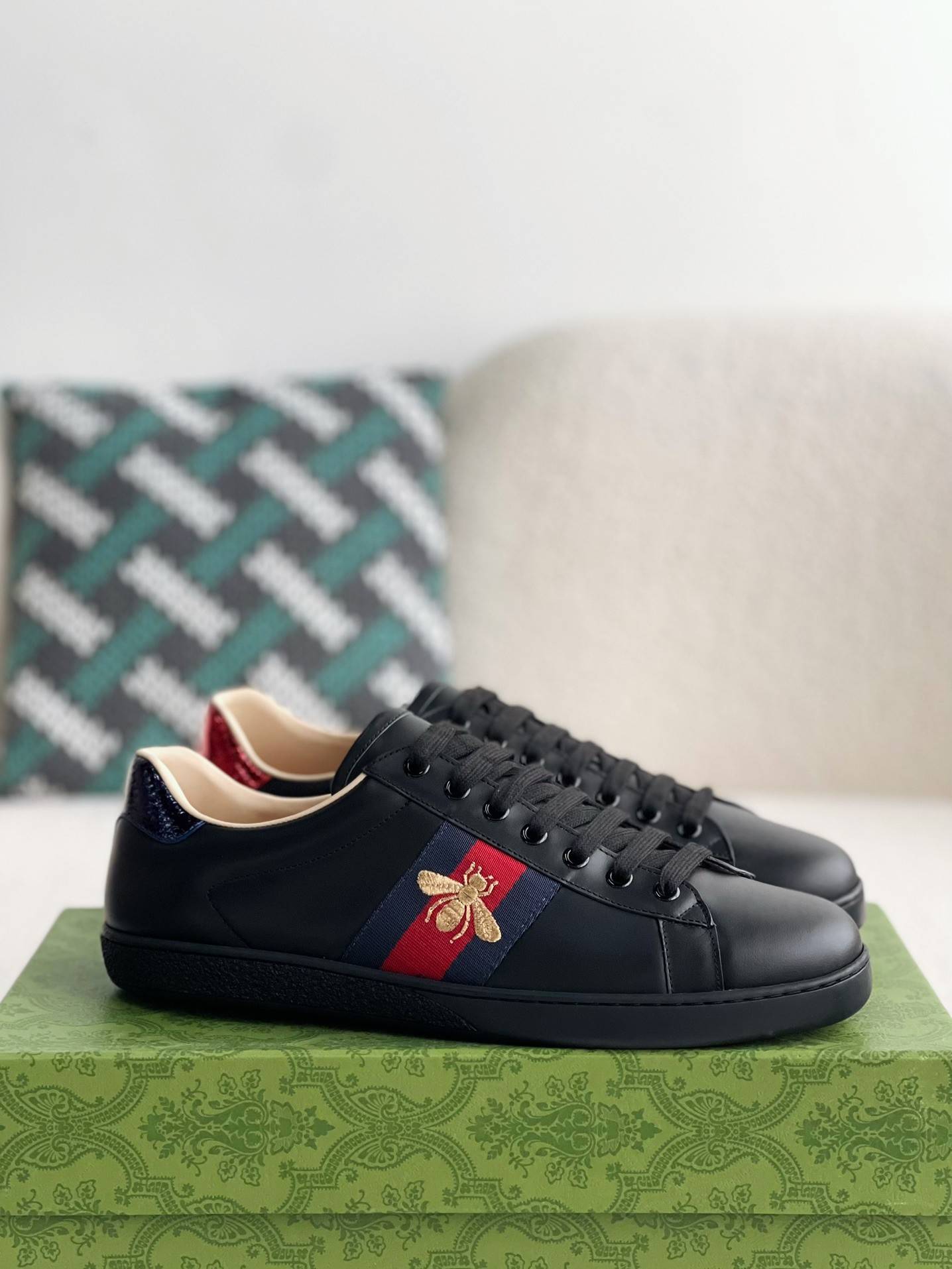 GU*ISneakers