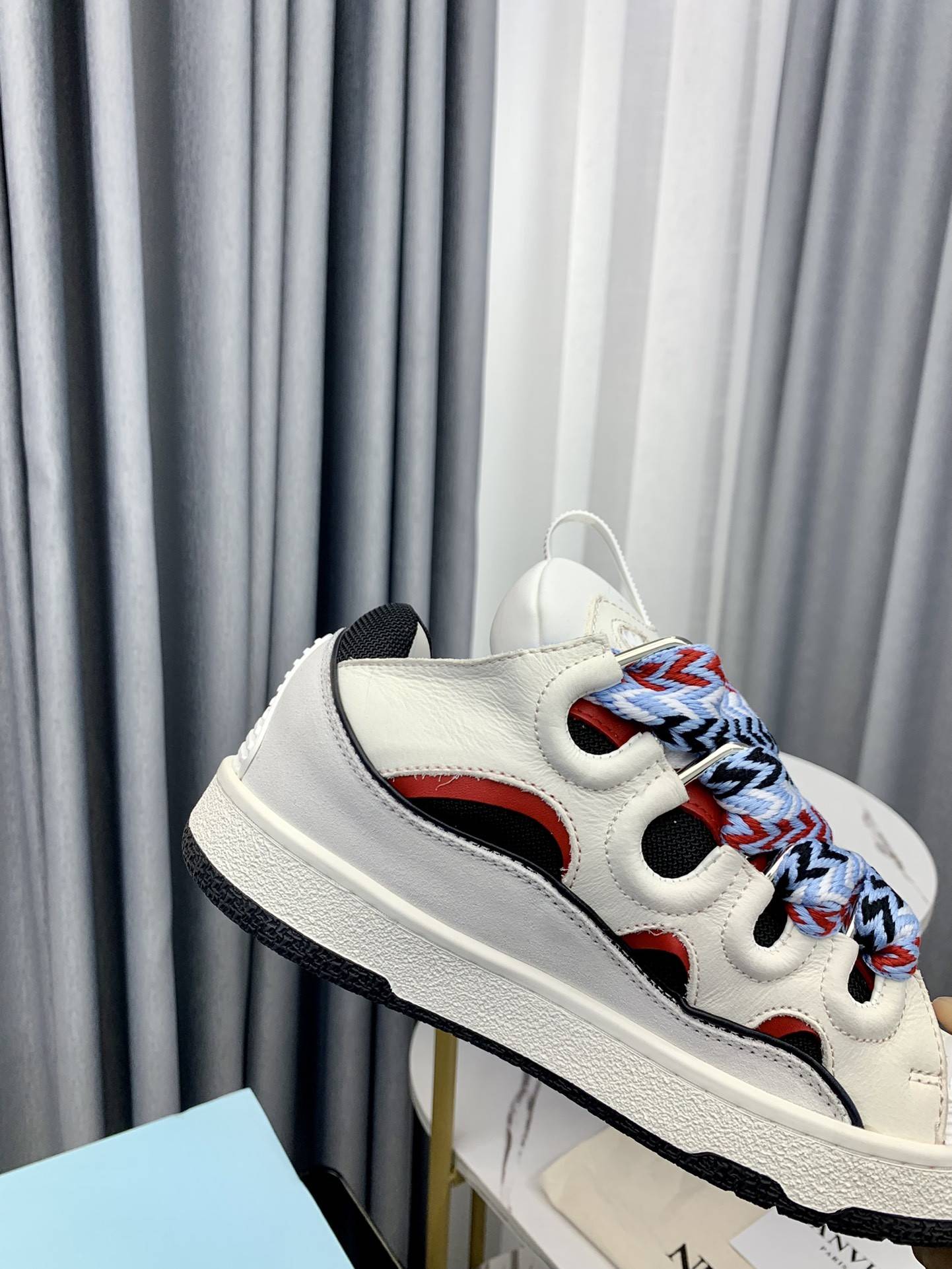 LA*N Sneaker