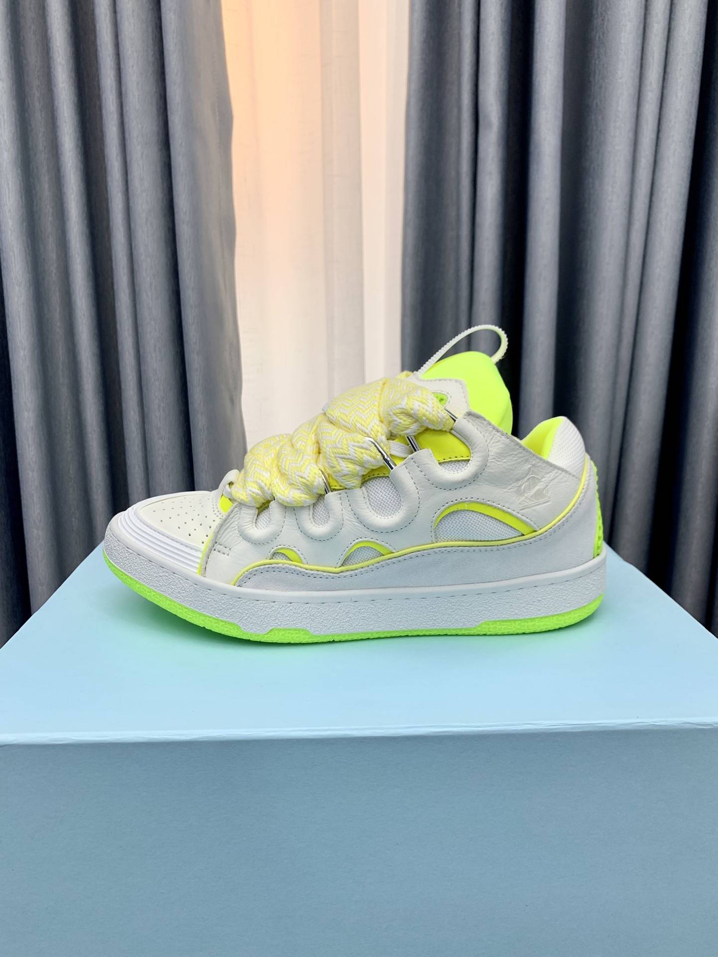 LA*N Sneaker