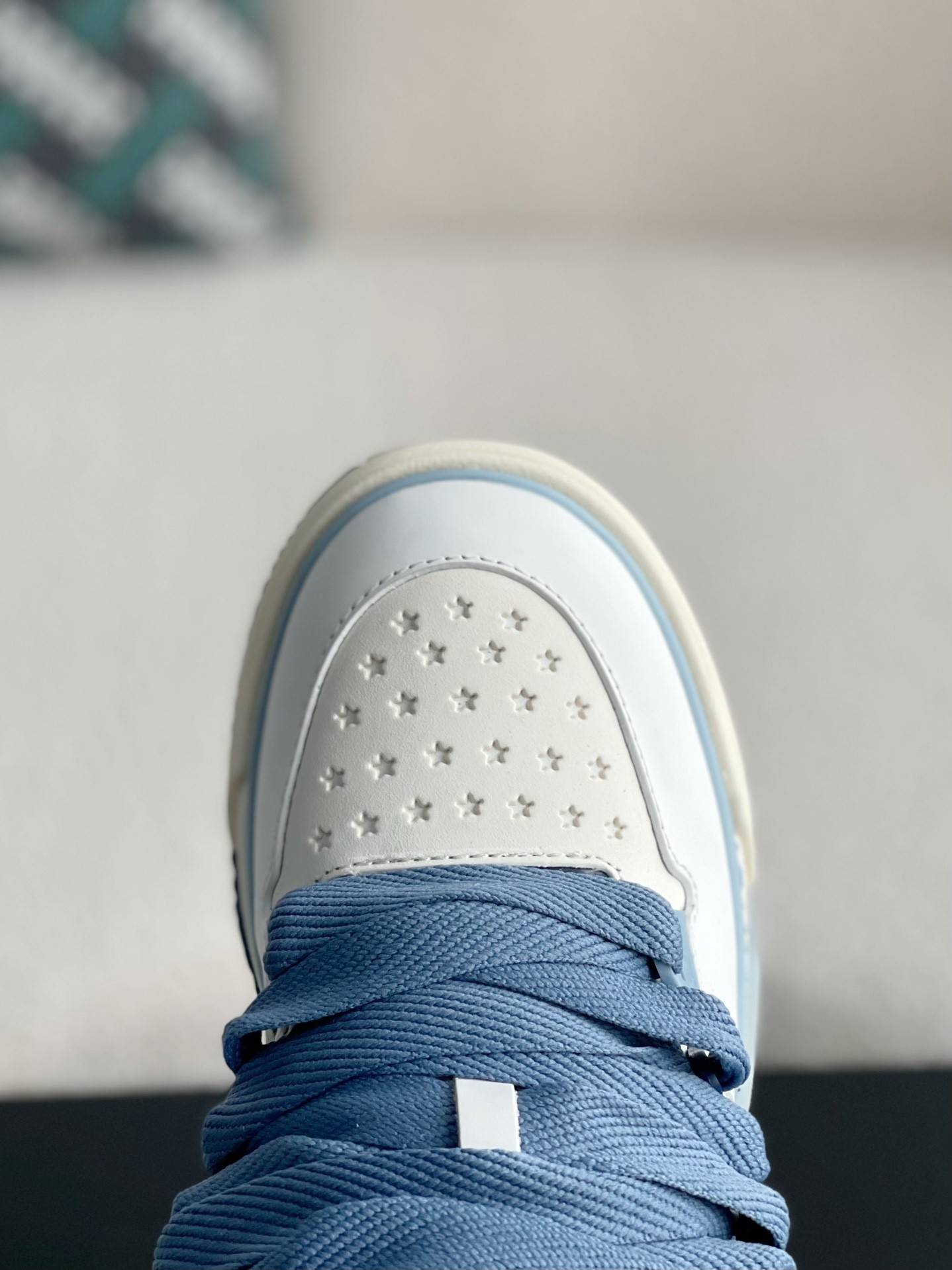 A*RI sneaker