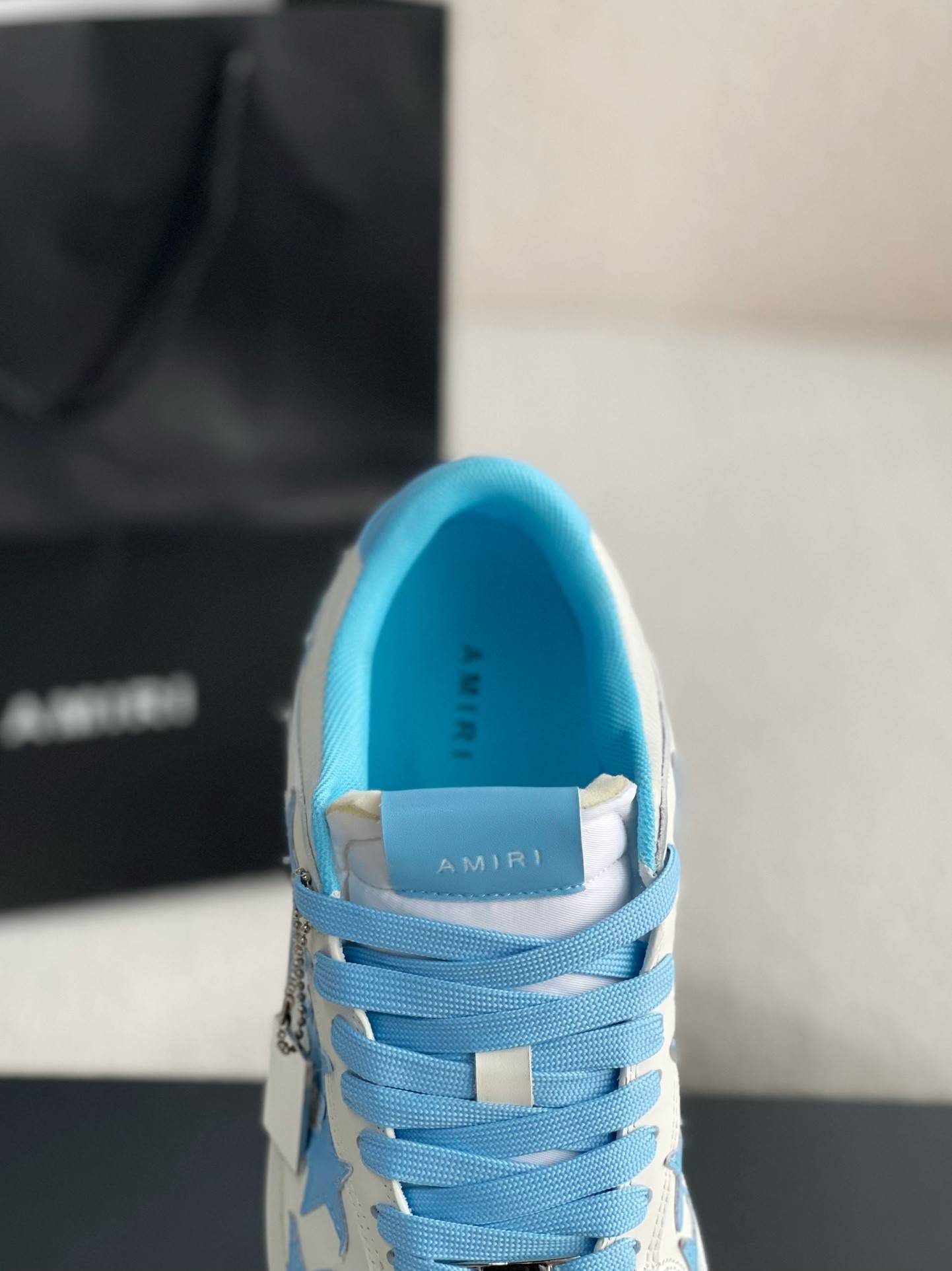 A*RI Sneakers