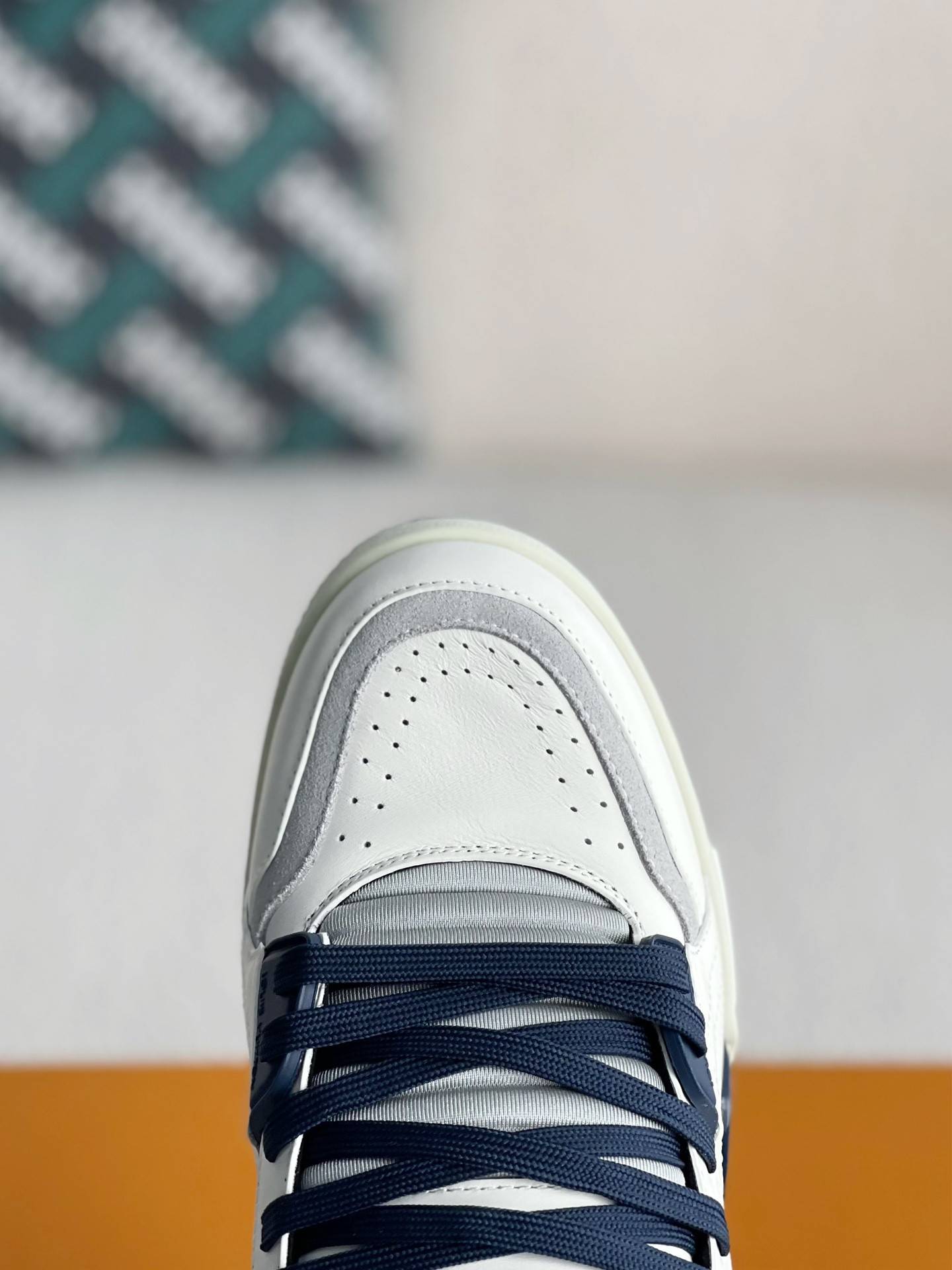 L*V TRAINER SNEAKERS