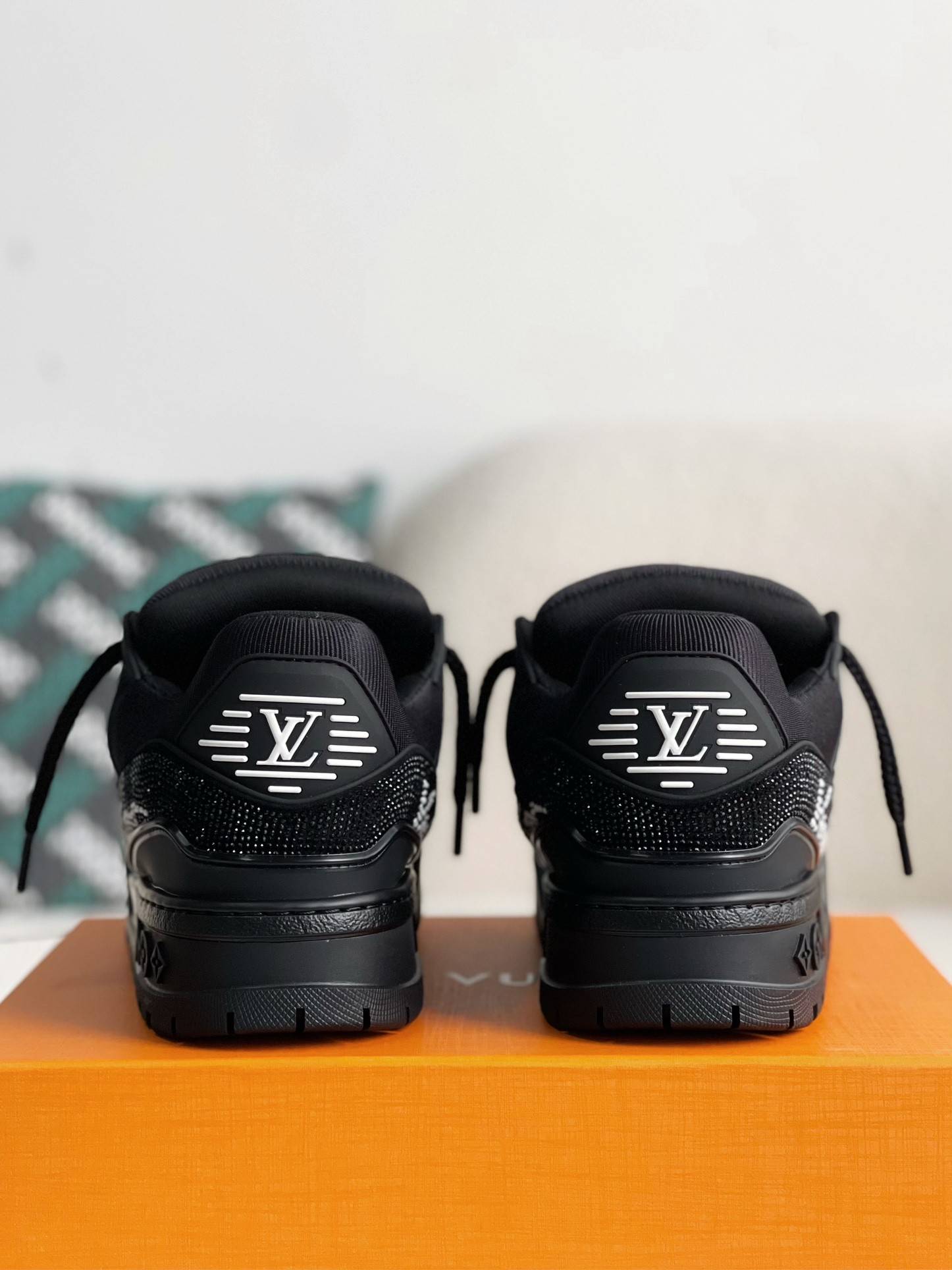 L*V TRAINER Sneakers
