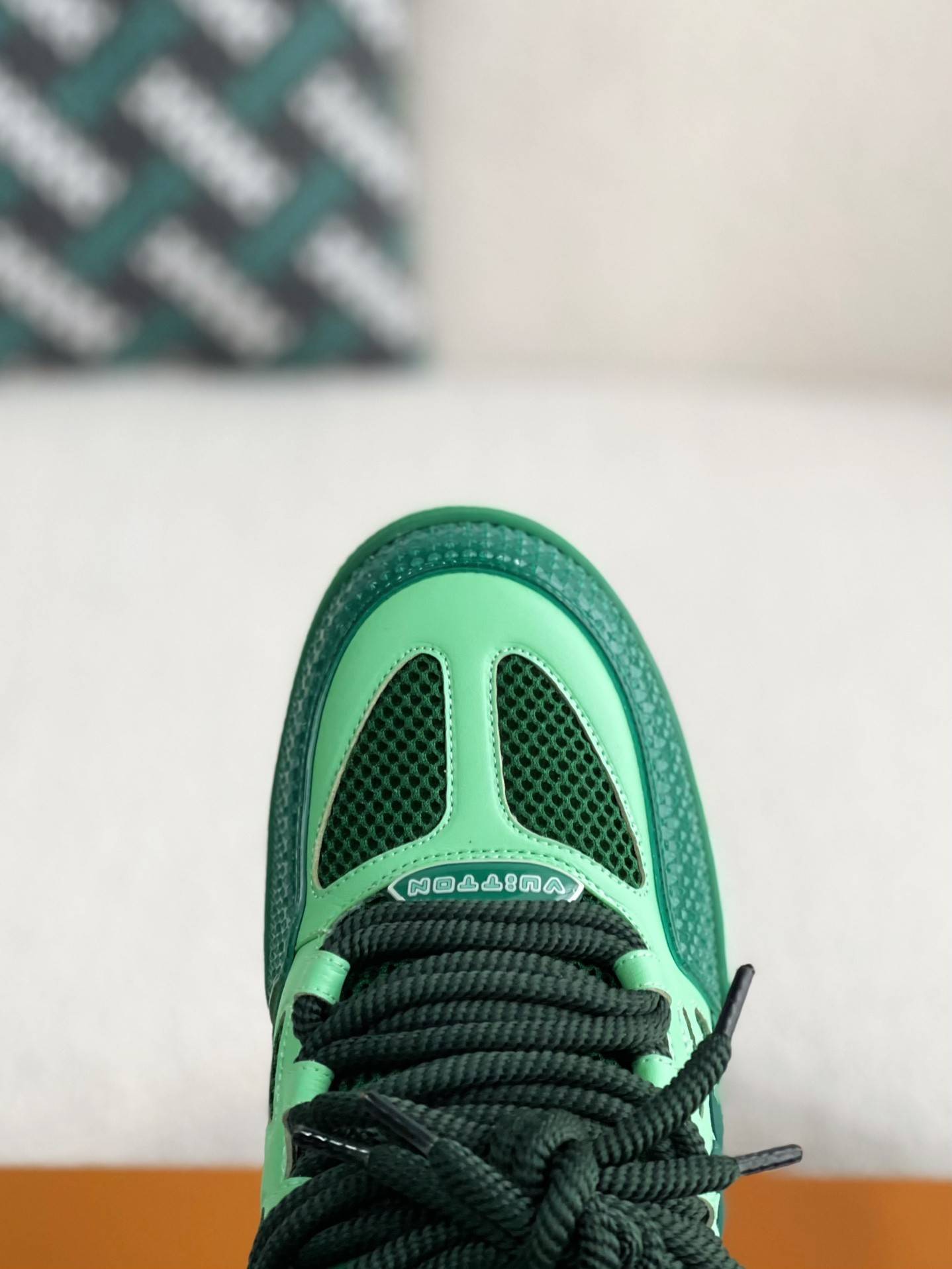 L*V RUNNER TATIC sneakers