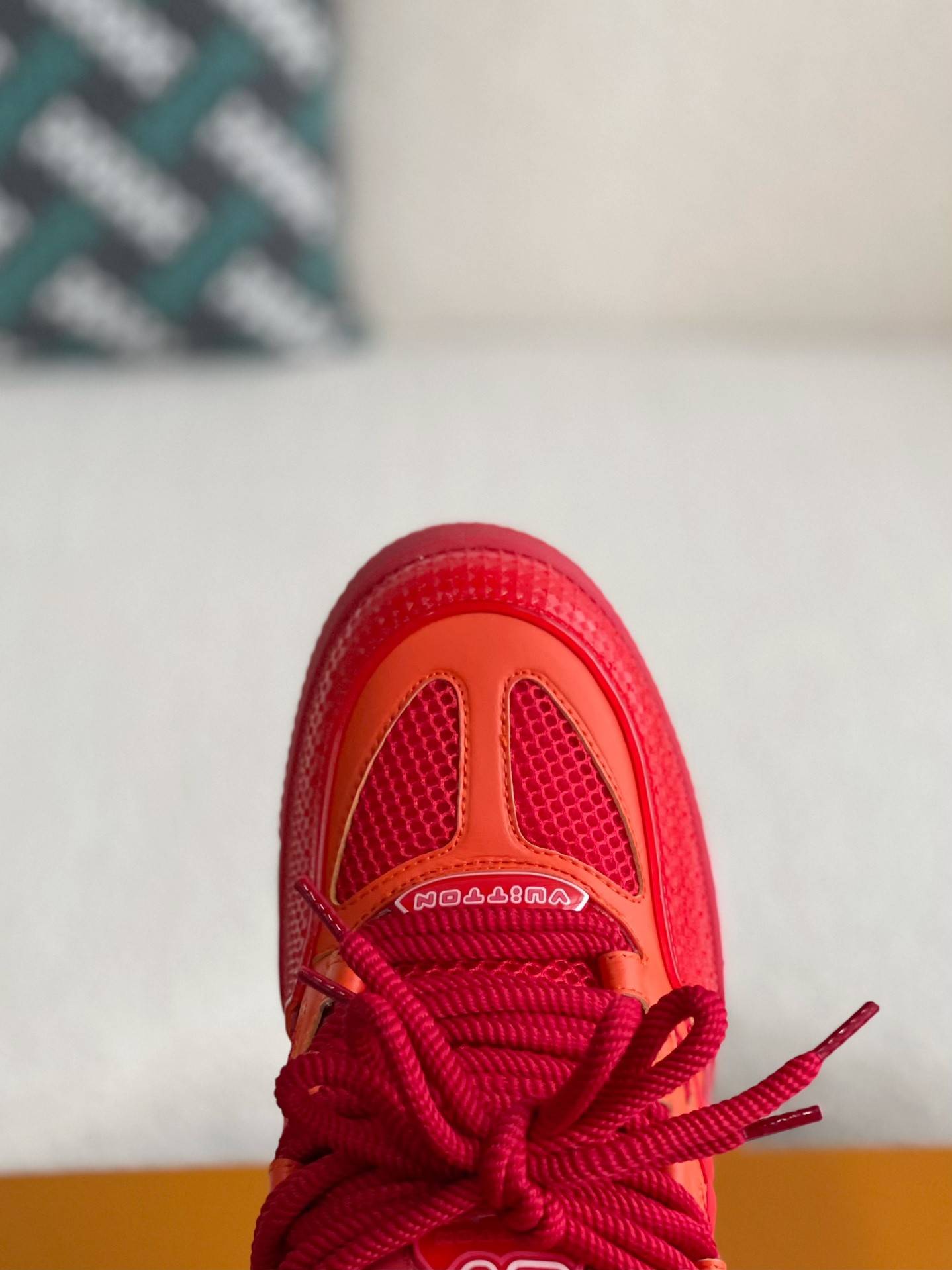 L*V RUNNER TATIC sneakers