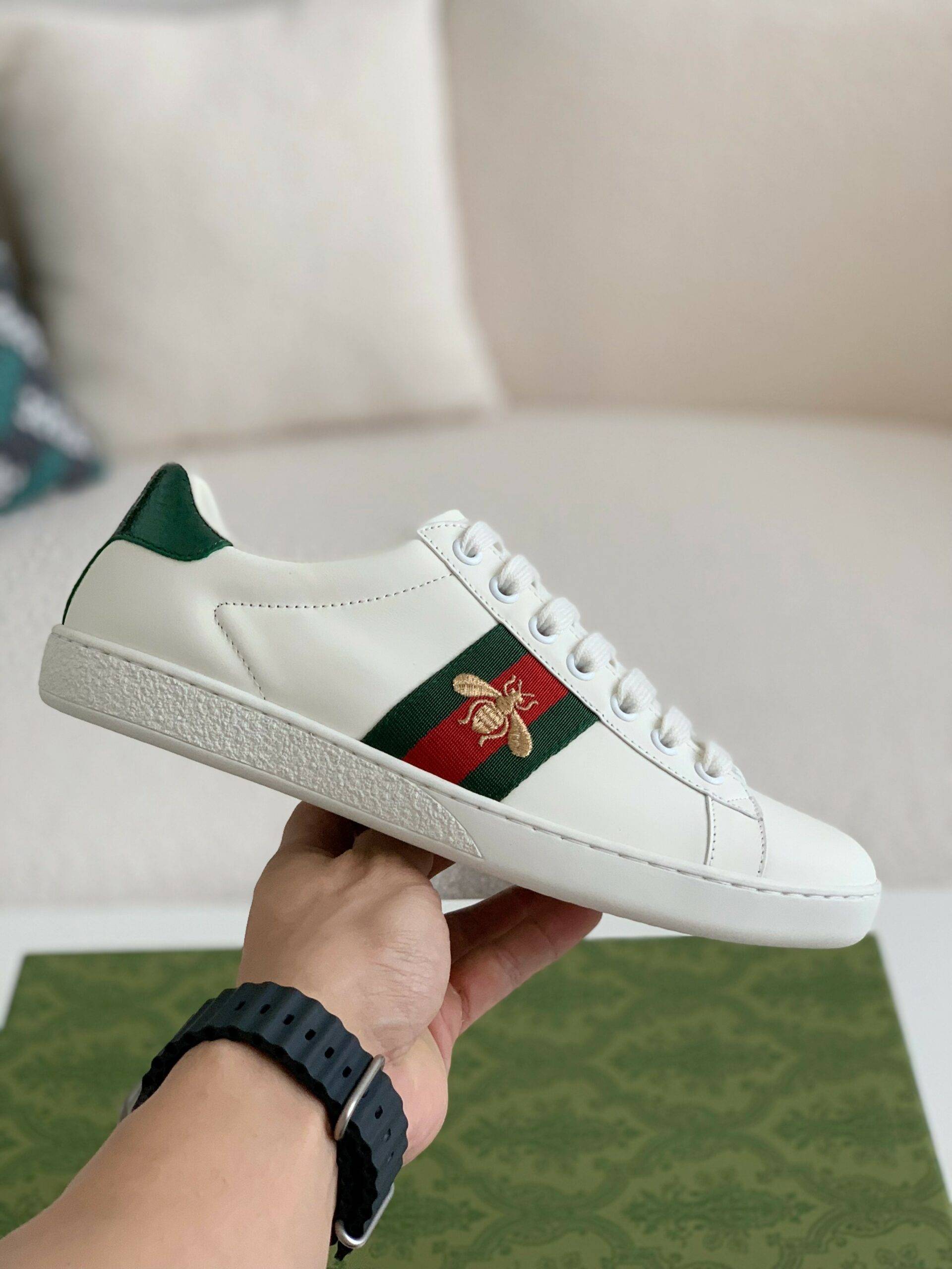 GU*ISneakers