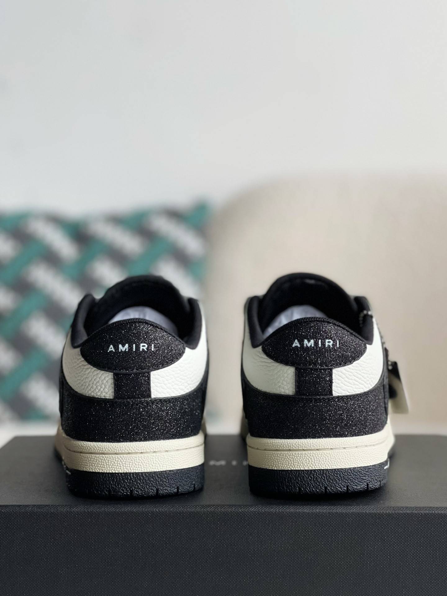 A*RI Sneakers