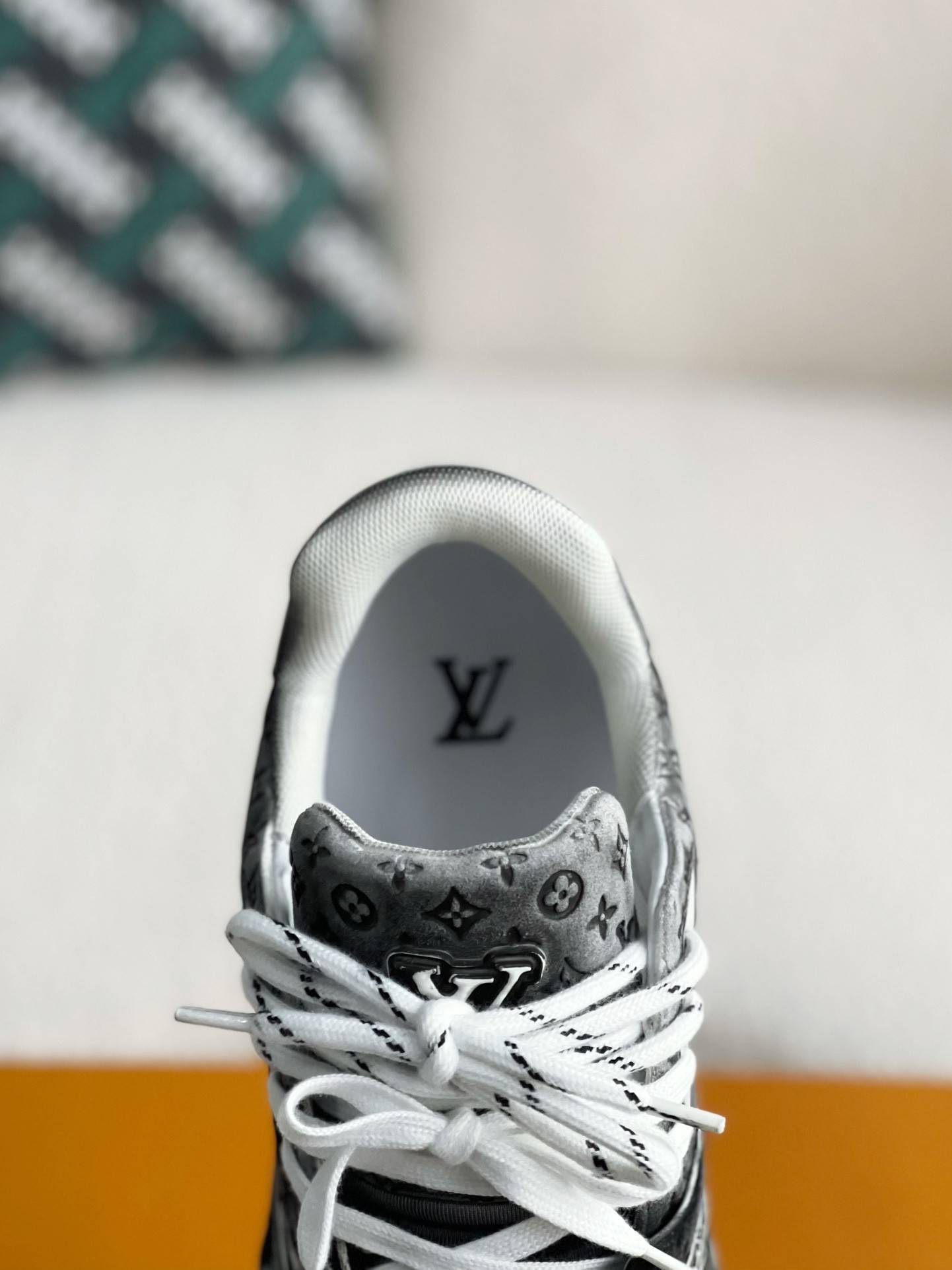L*V TRAINER SNEAKERS