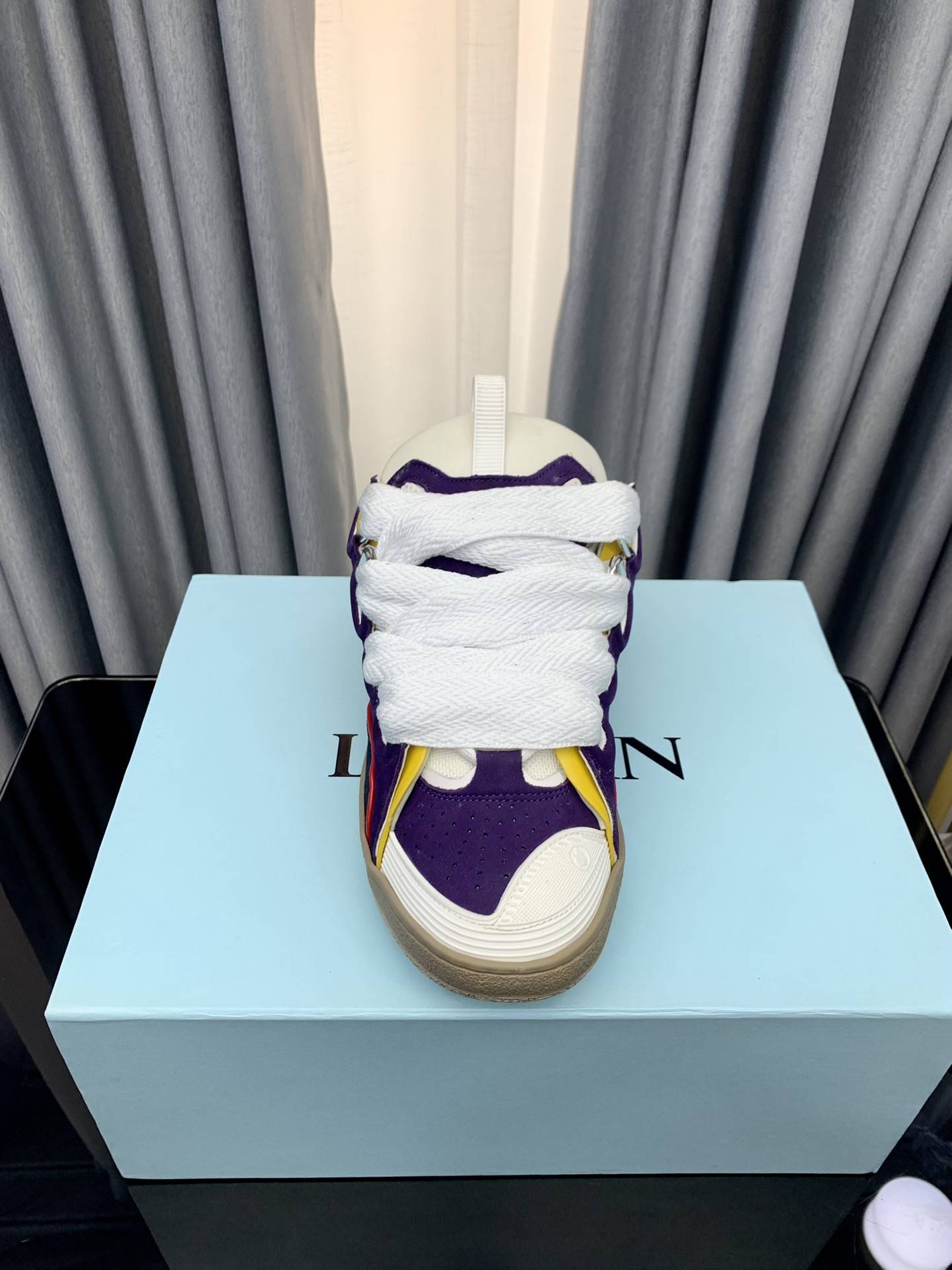 LA*N Sneaker