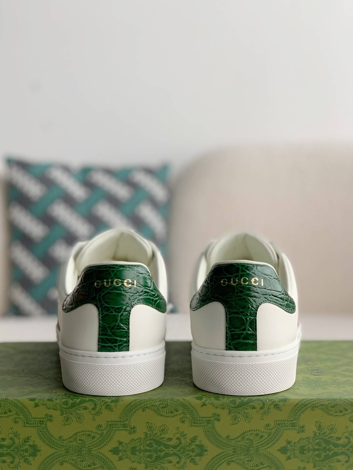 GU*ISneakers