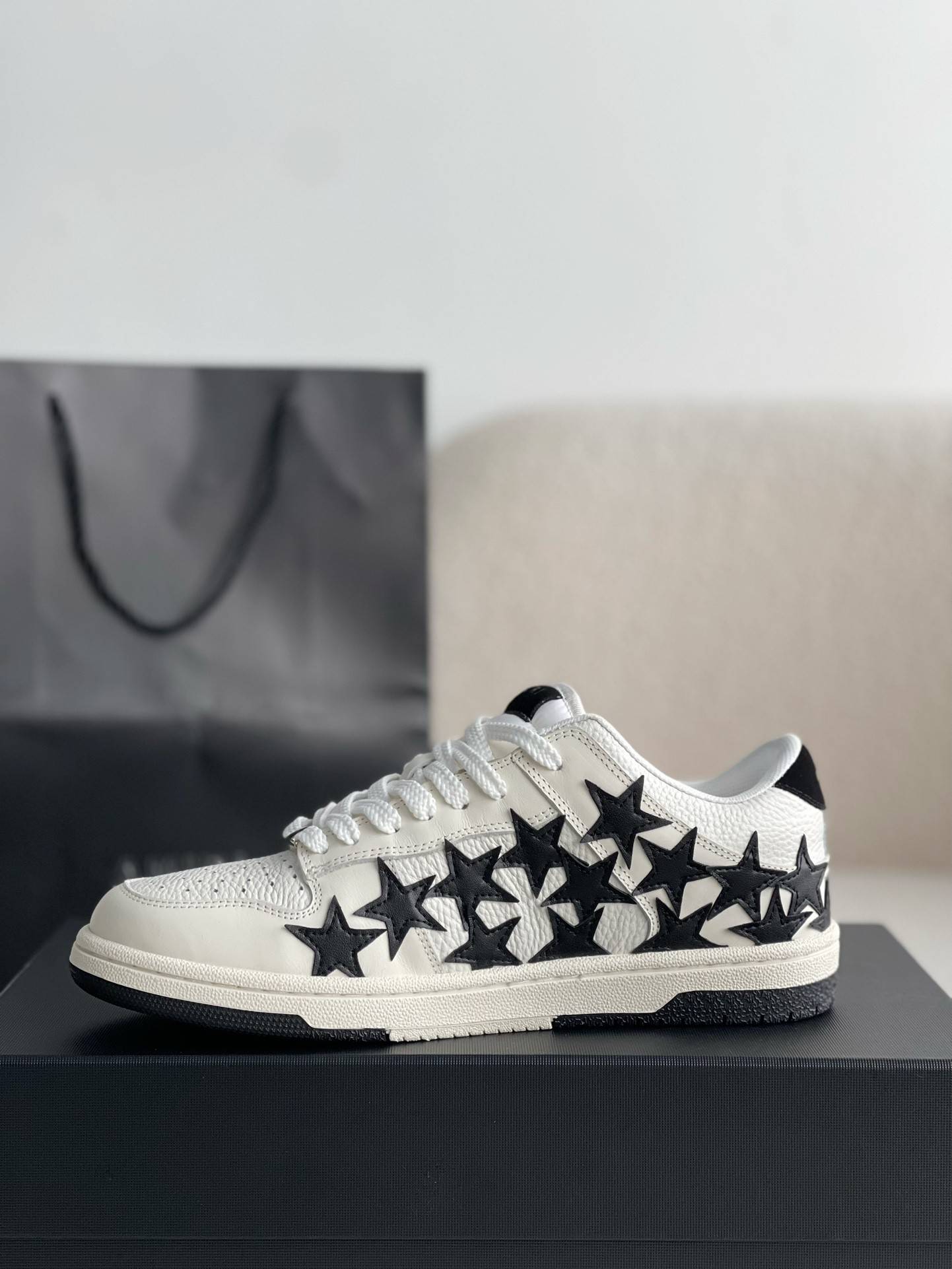 A*RI Sneakers