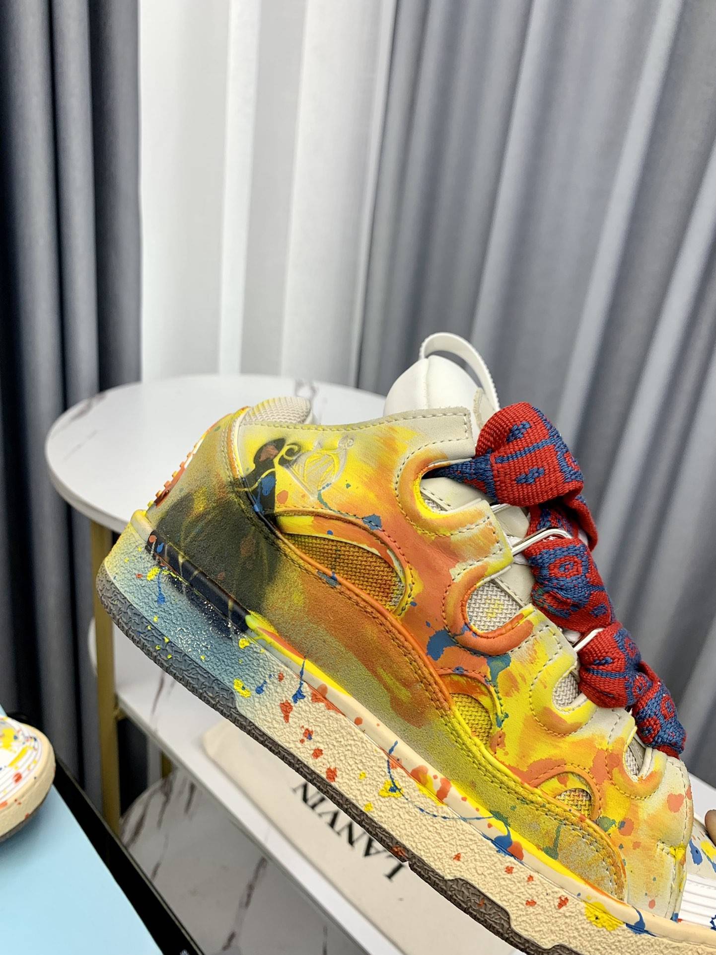 LA*N Sneaker