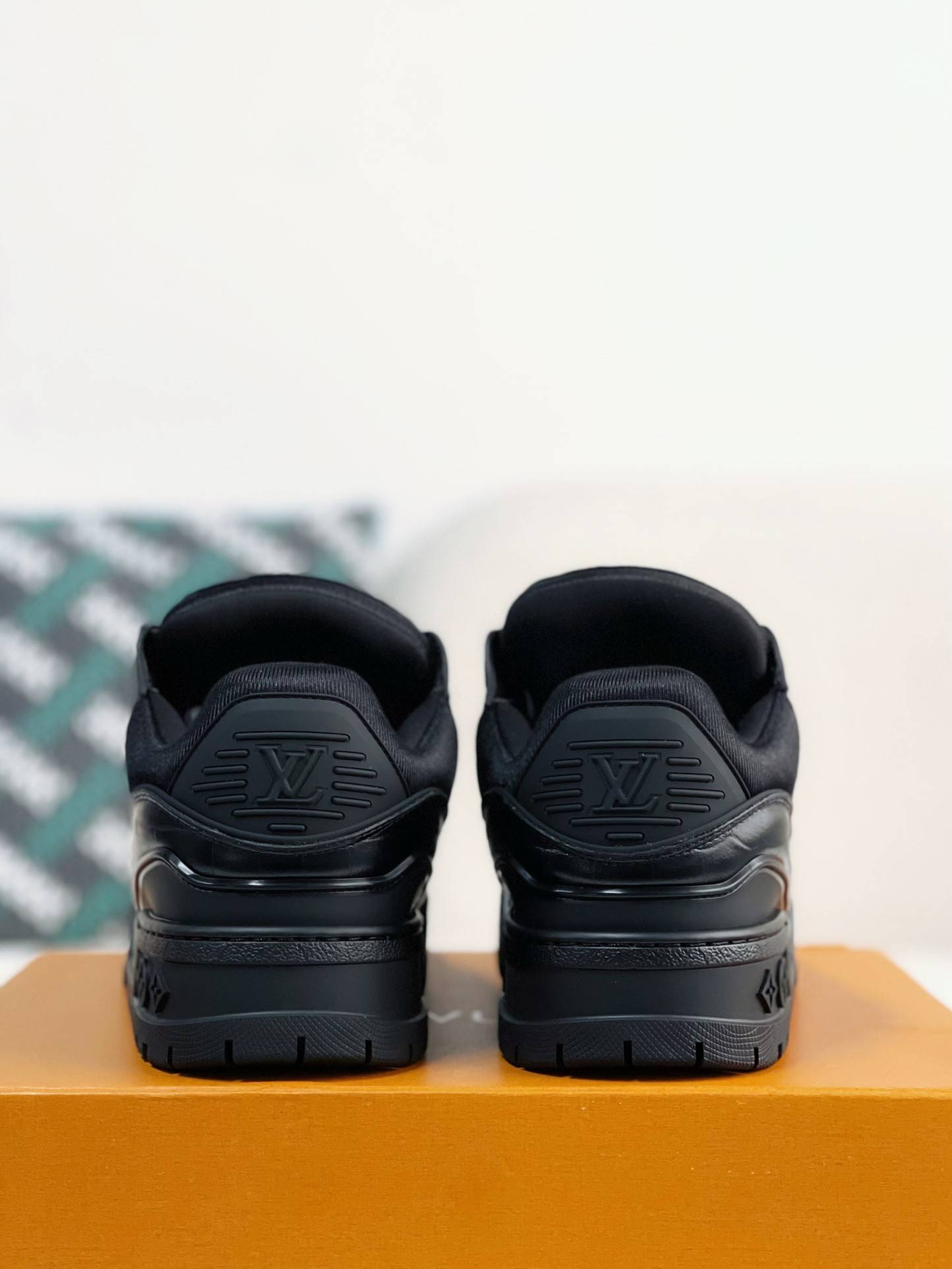 L*V TRAINER MAXI  SNEAKERS