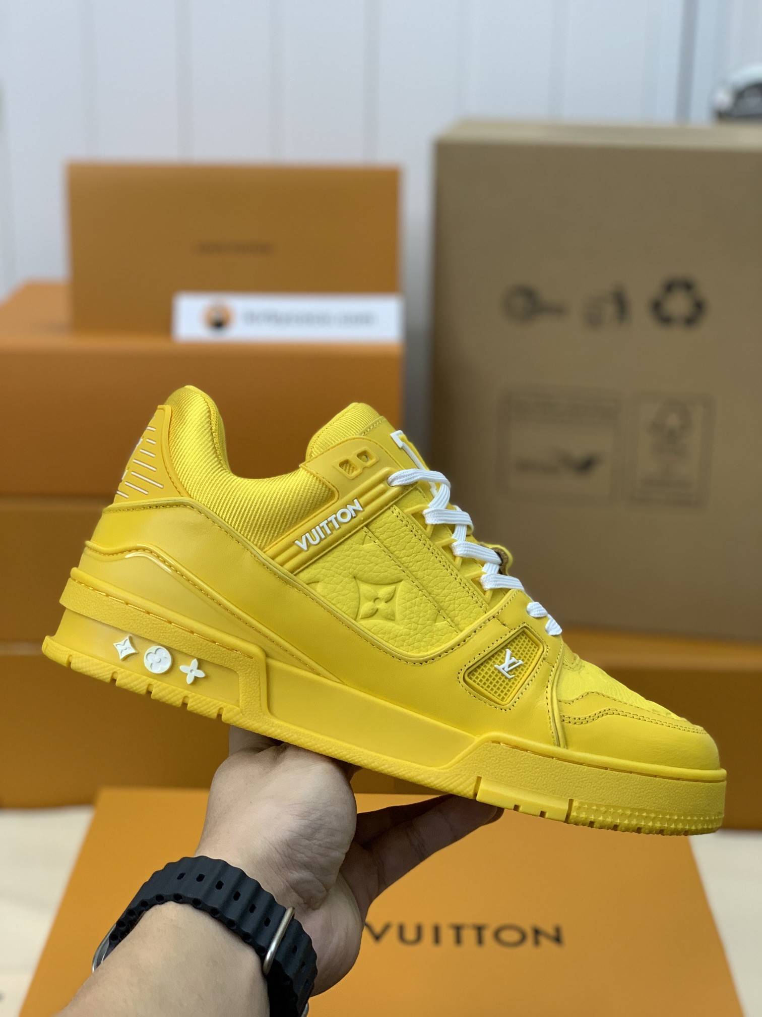 L*V TRAINER Sneakers