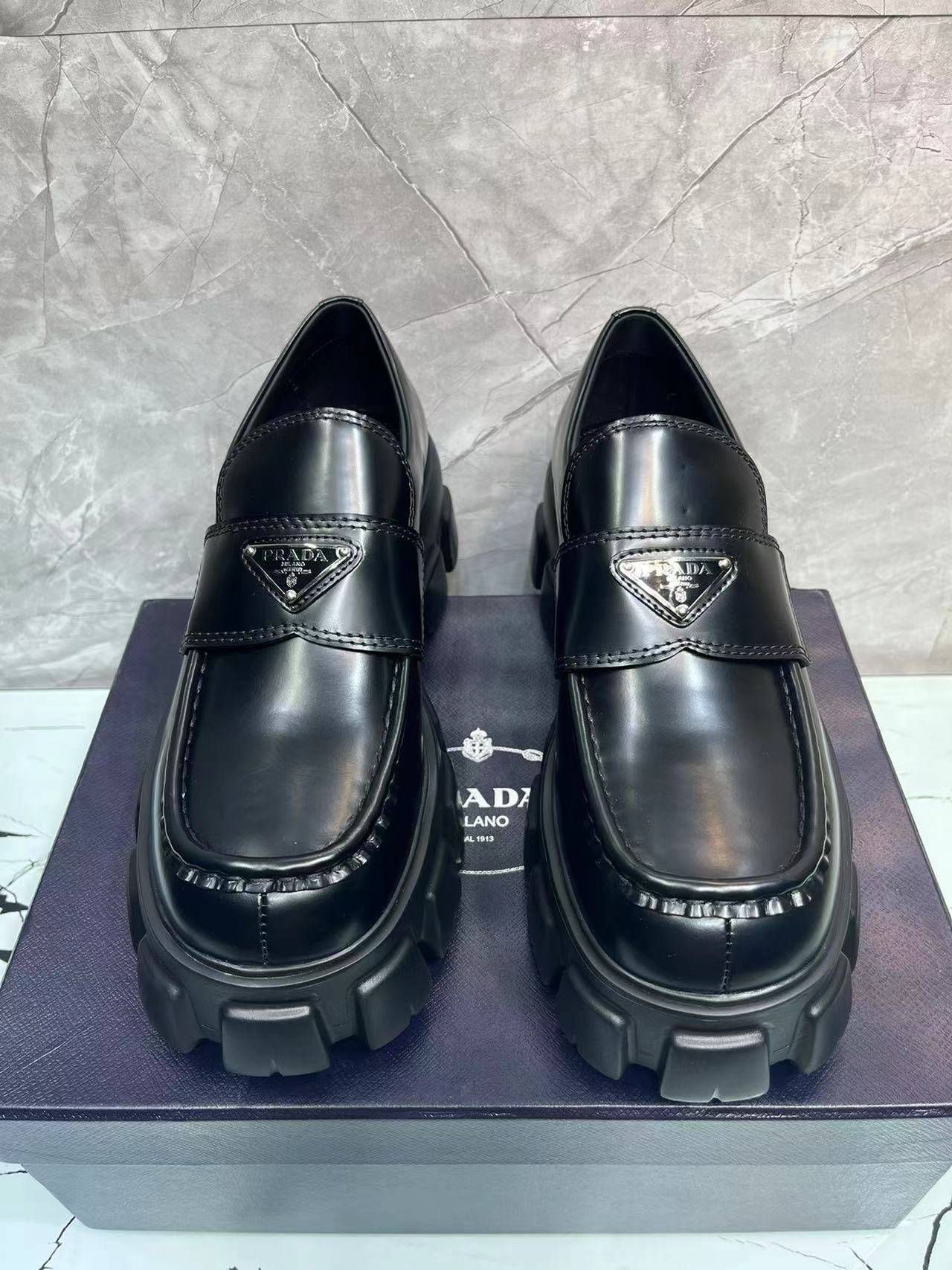 P*DA Carrefour‘s shoes
