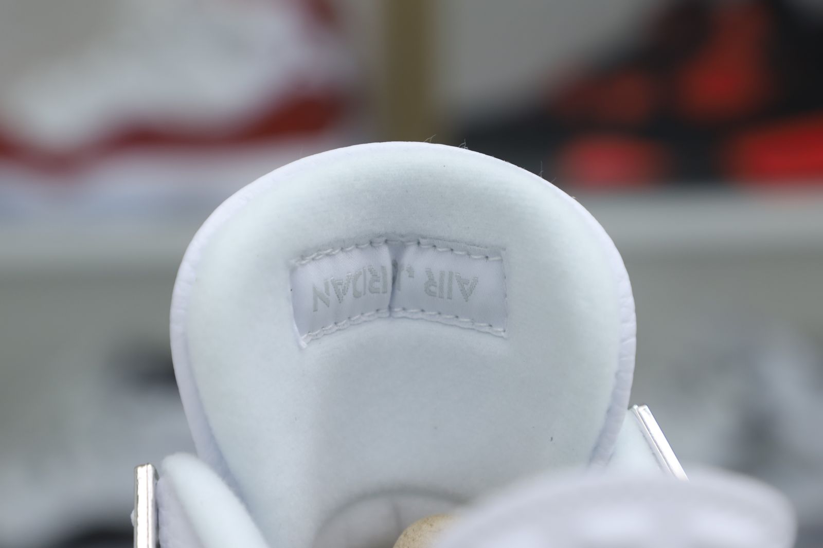 AIR JORDAN 4 RETRO 
