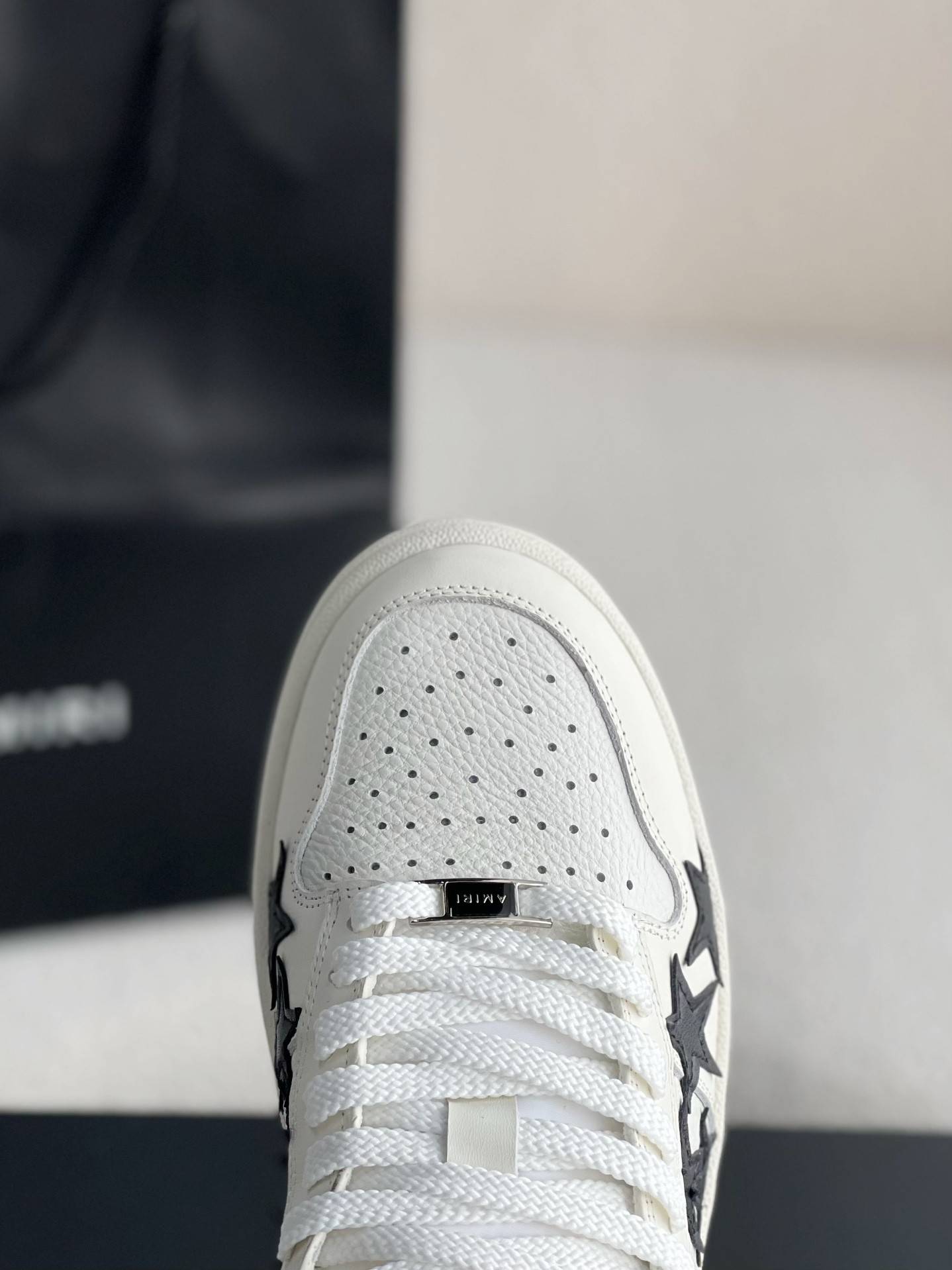A*RI Sneakers