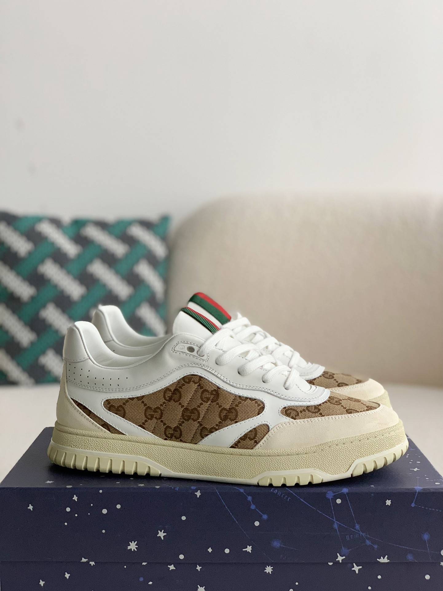 GU*INew Sneakers