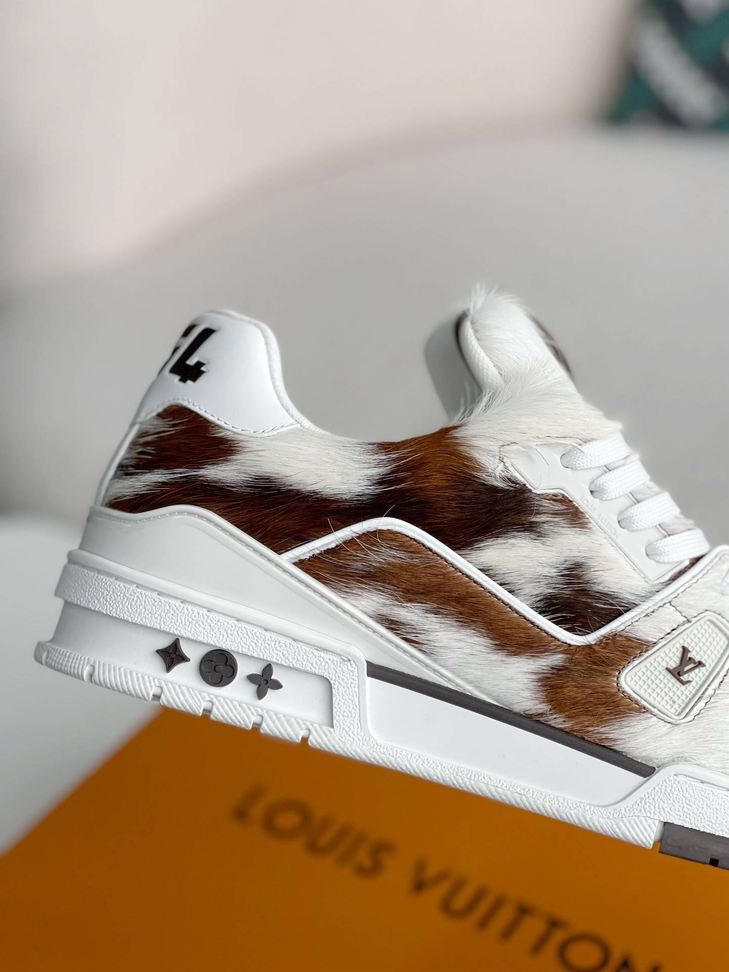 L*V TRAINER SNEAKERS