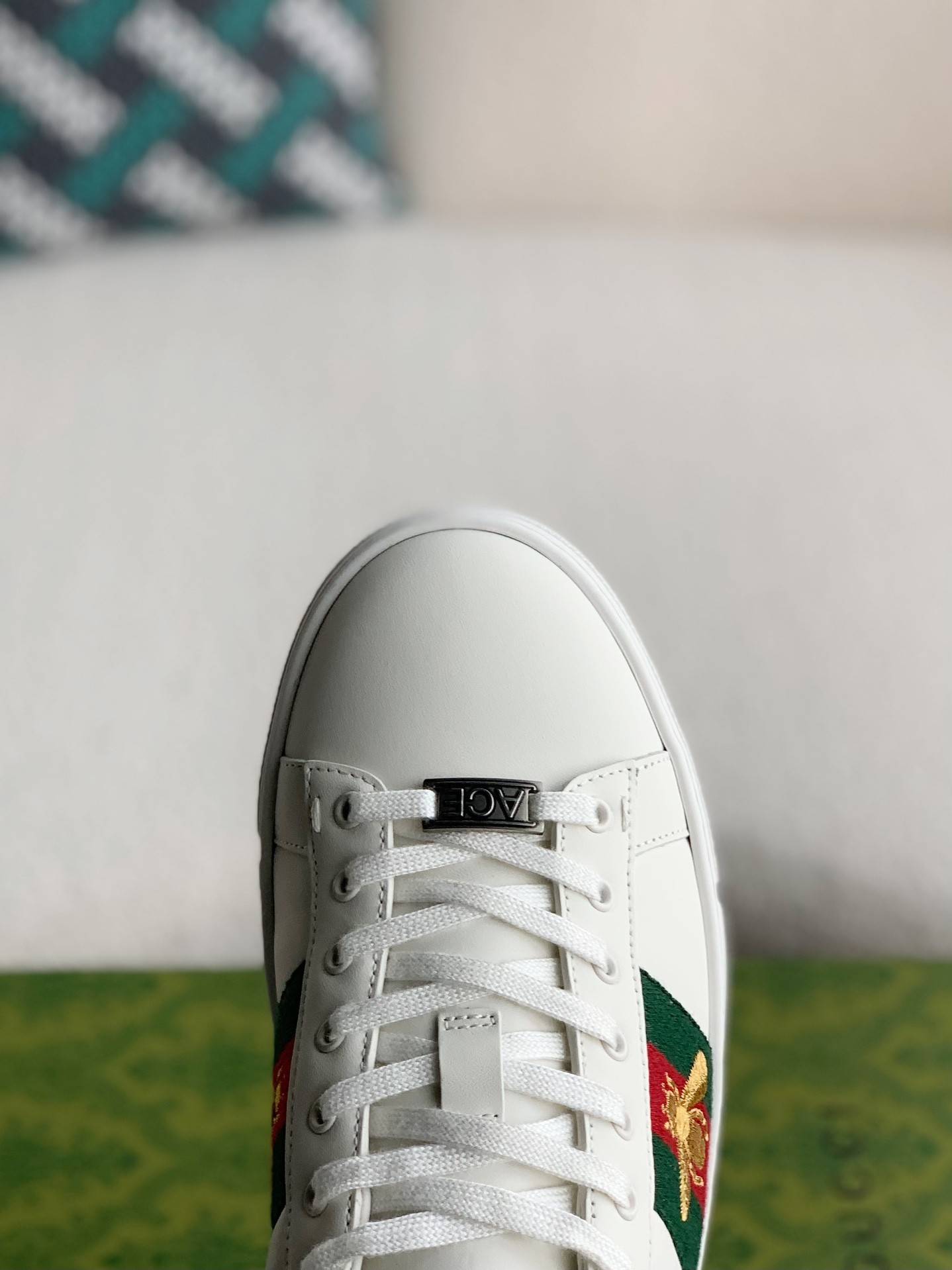 GU*ISneakers