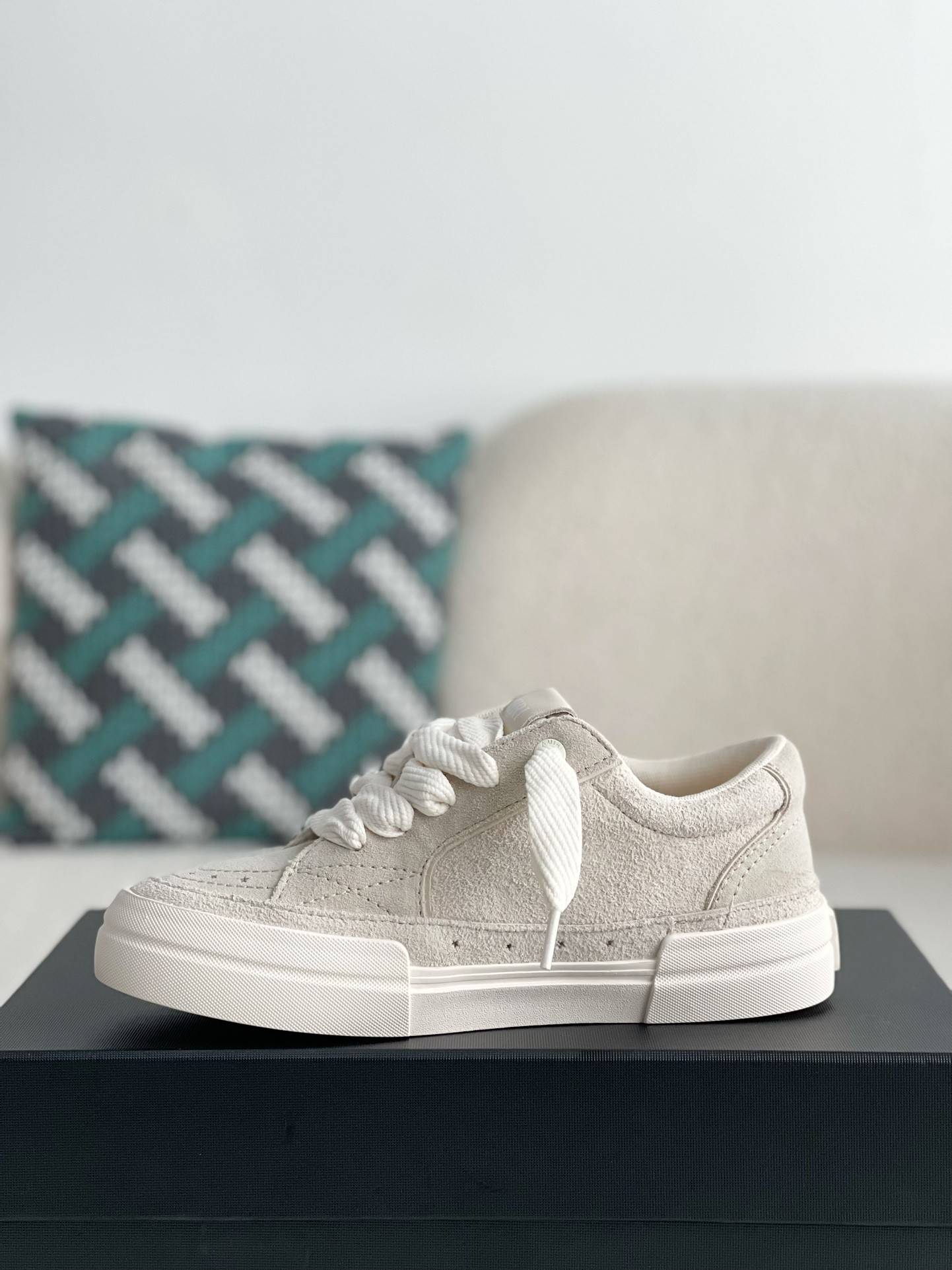 A*RI Sneakers