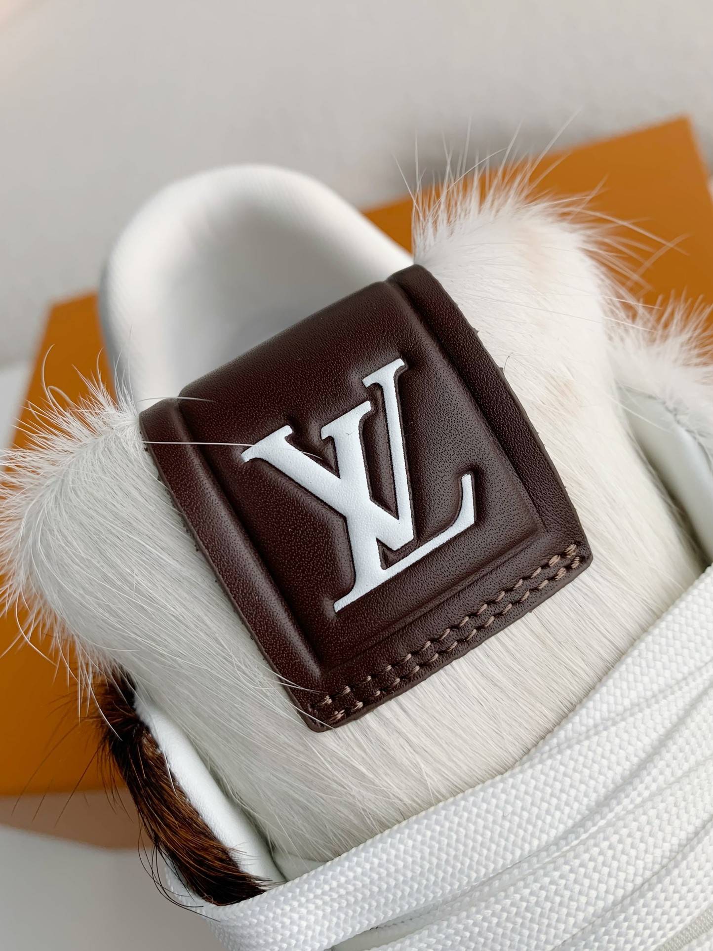 L*V TRAINER SNEAKERS