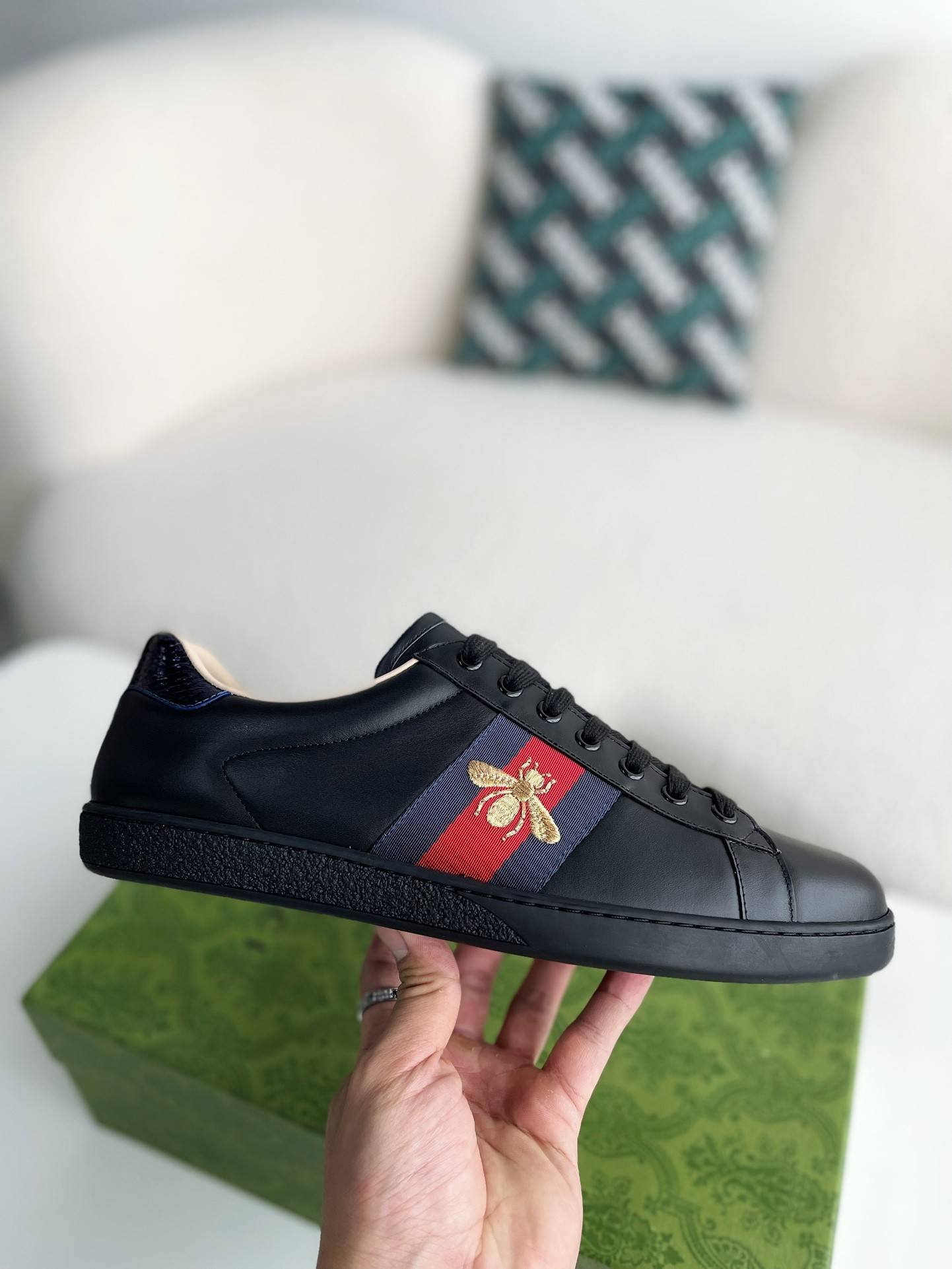 GU*ISneakers