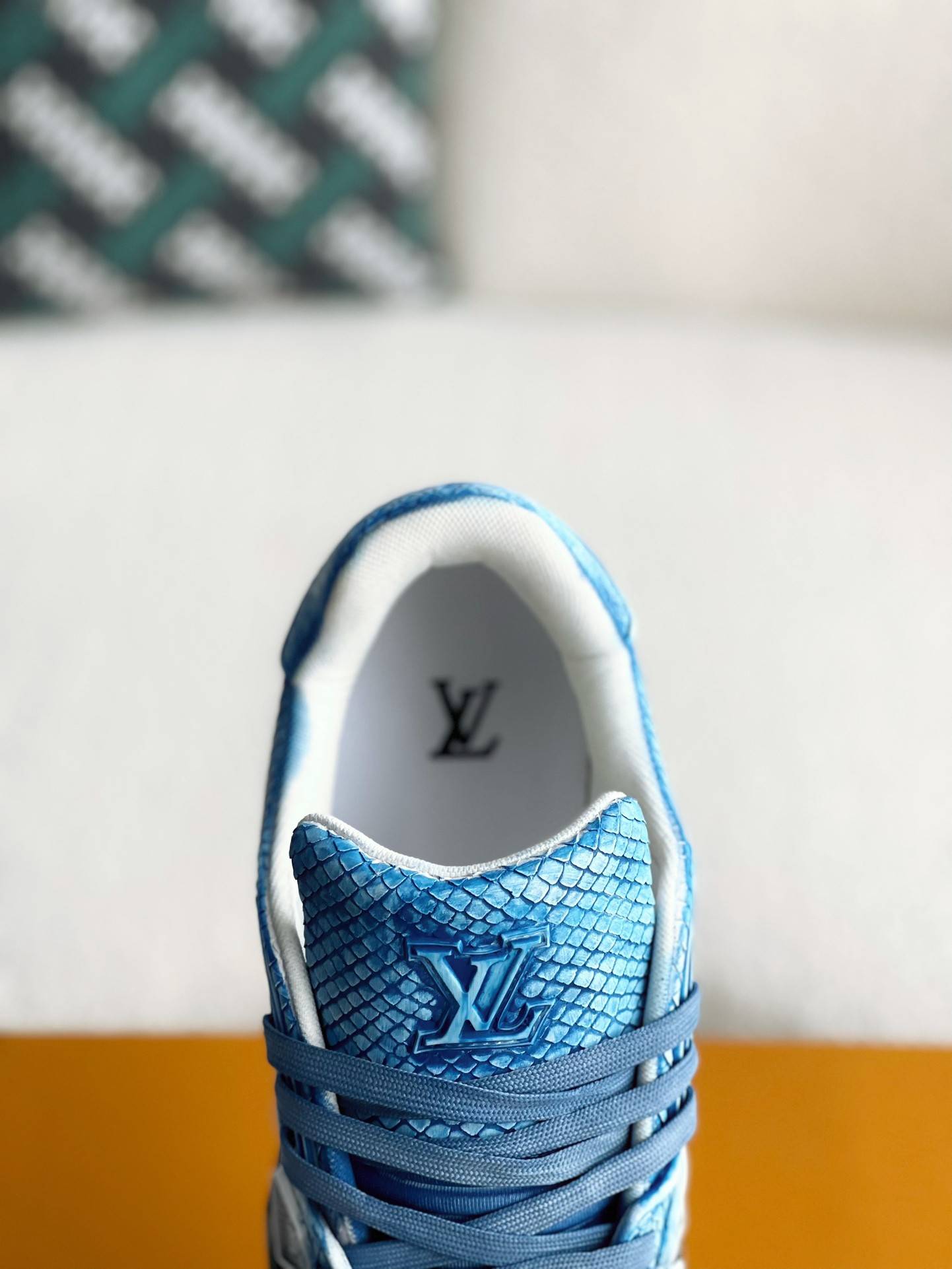 L*V TRAINER SNEAKERS