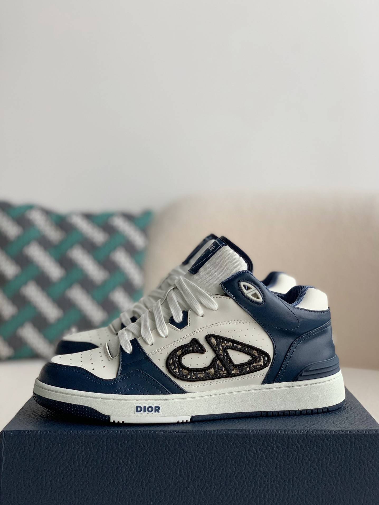 D*OR B57 New Sneaker