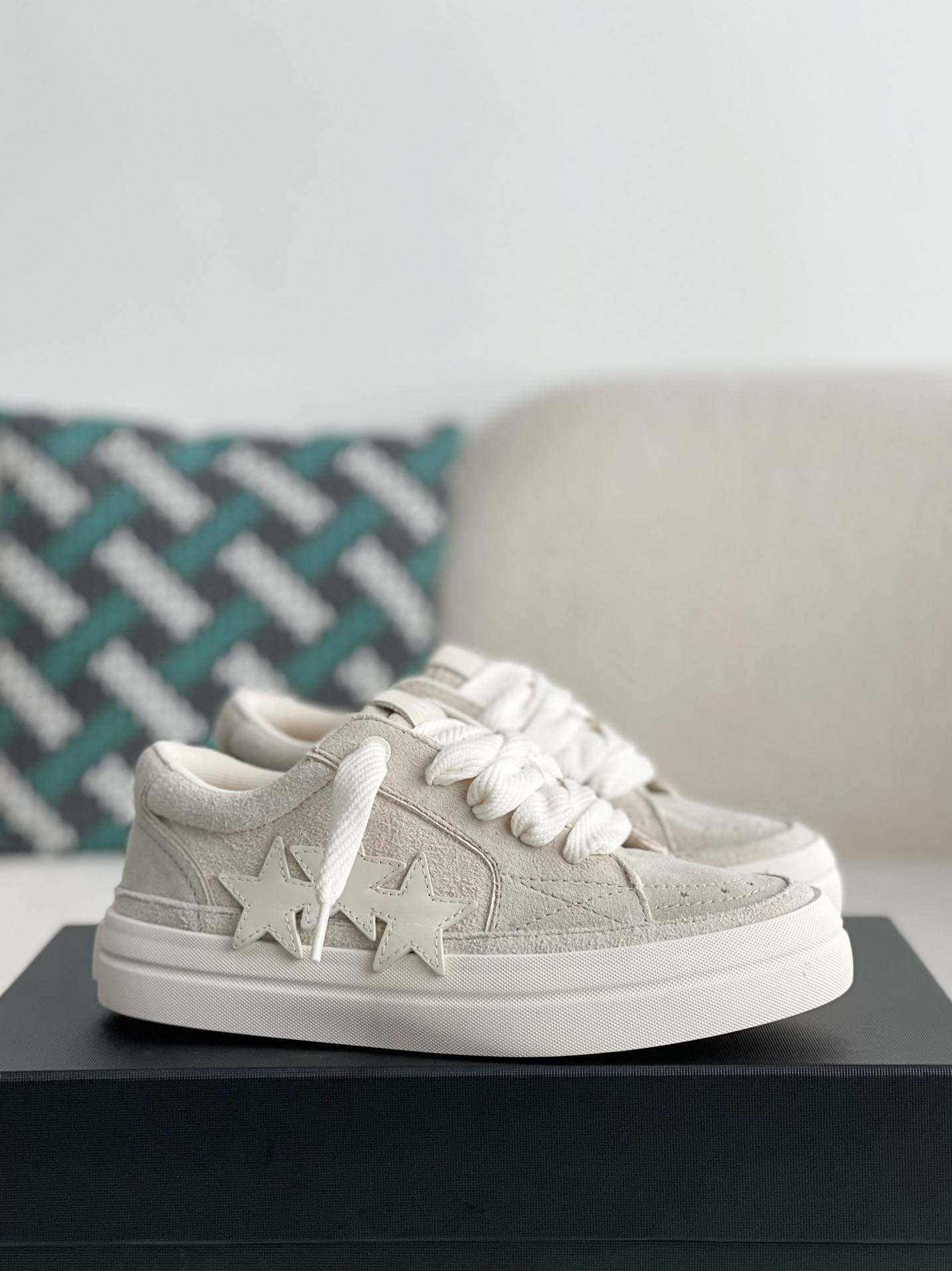 A*RI Sneakers