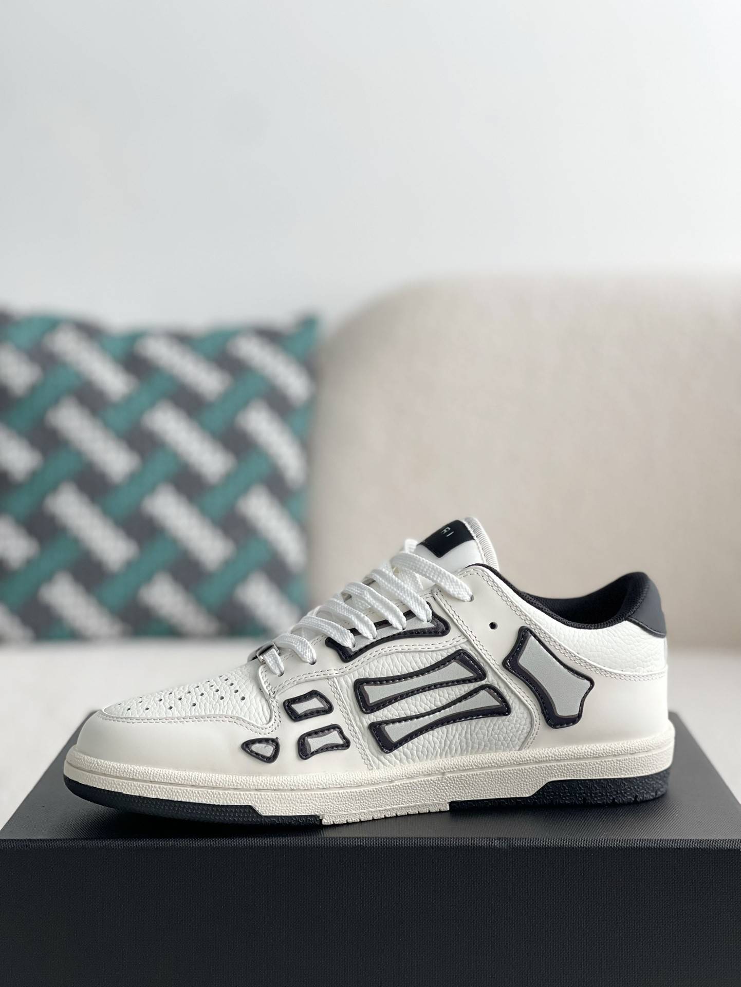 A*RI Bone Sneakers