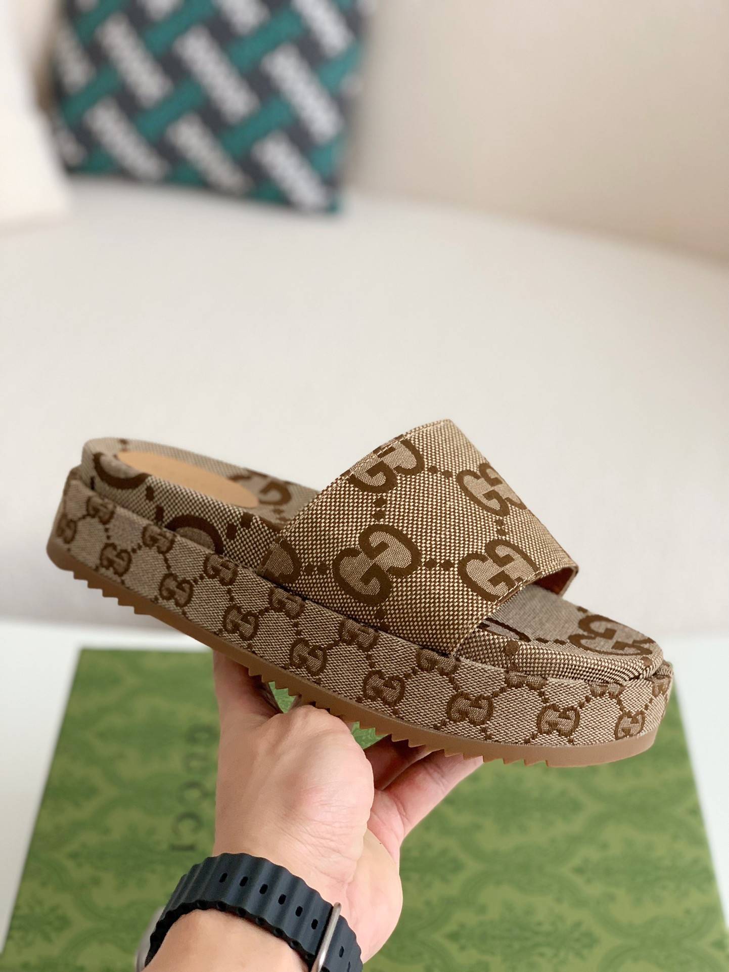 GU*ILadies Slippers
