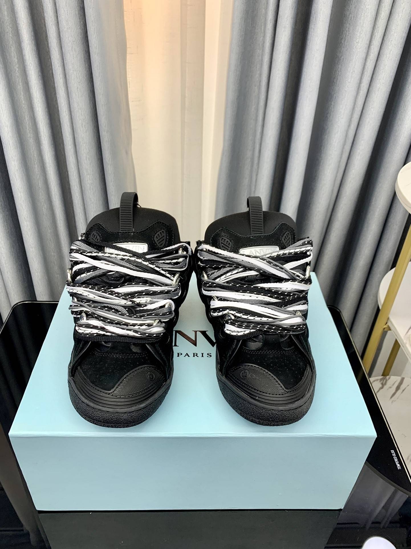 LA*N Sneaker