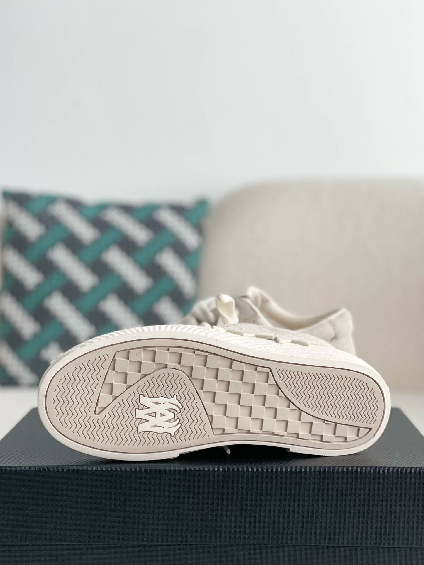A*RI Sneakers