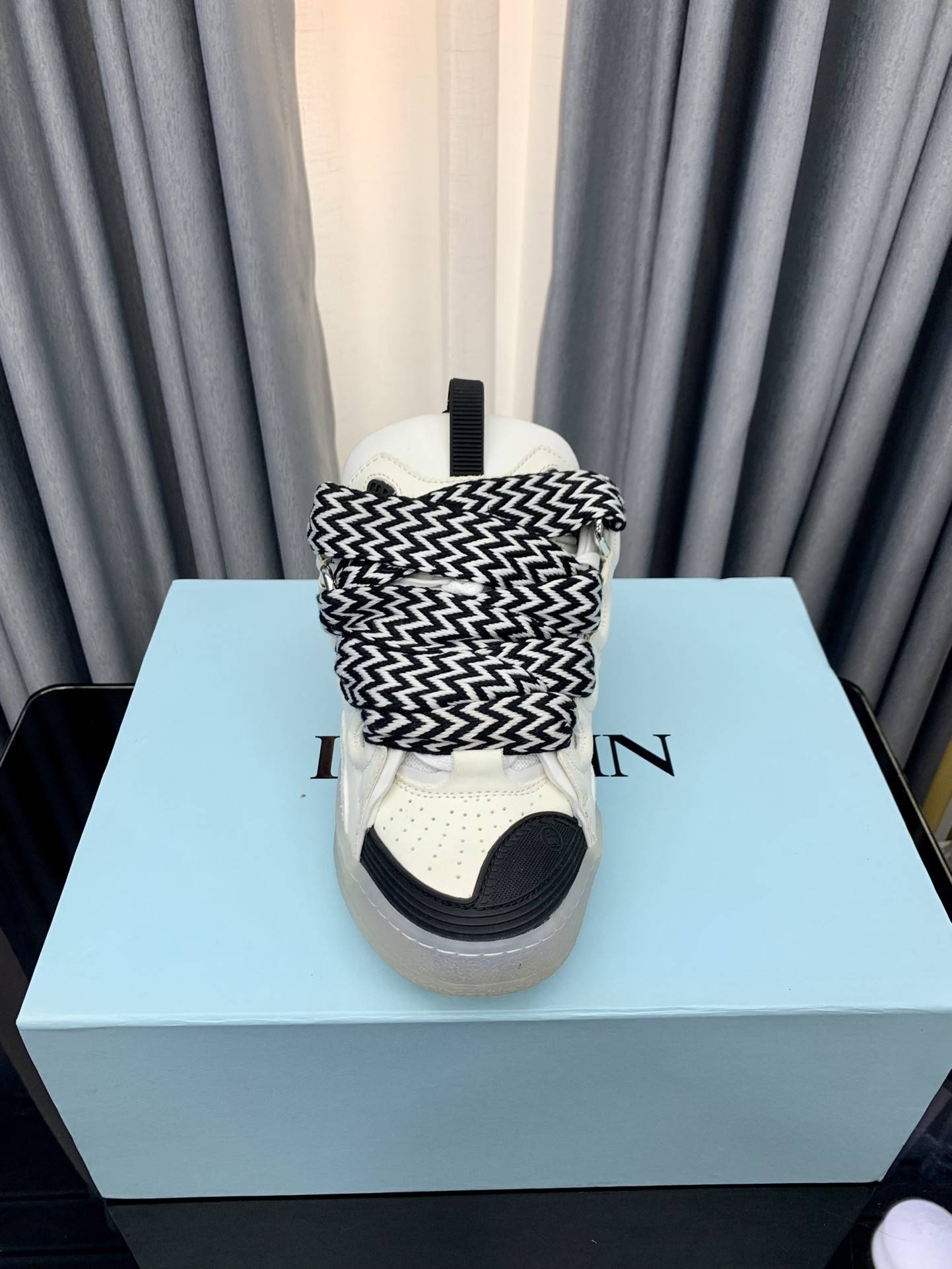 LA*N Sneaker