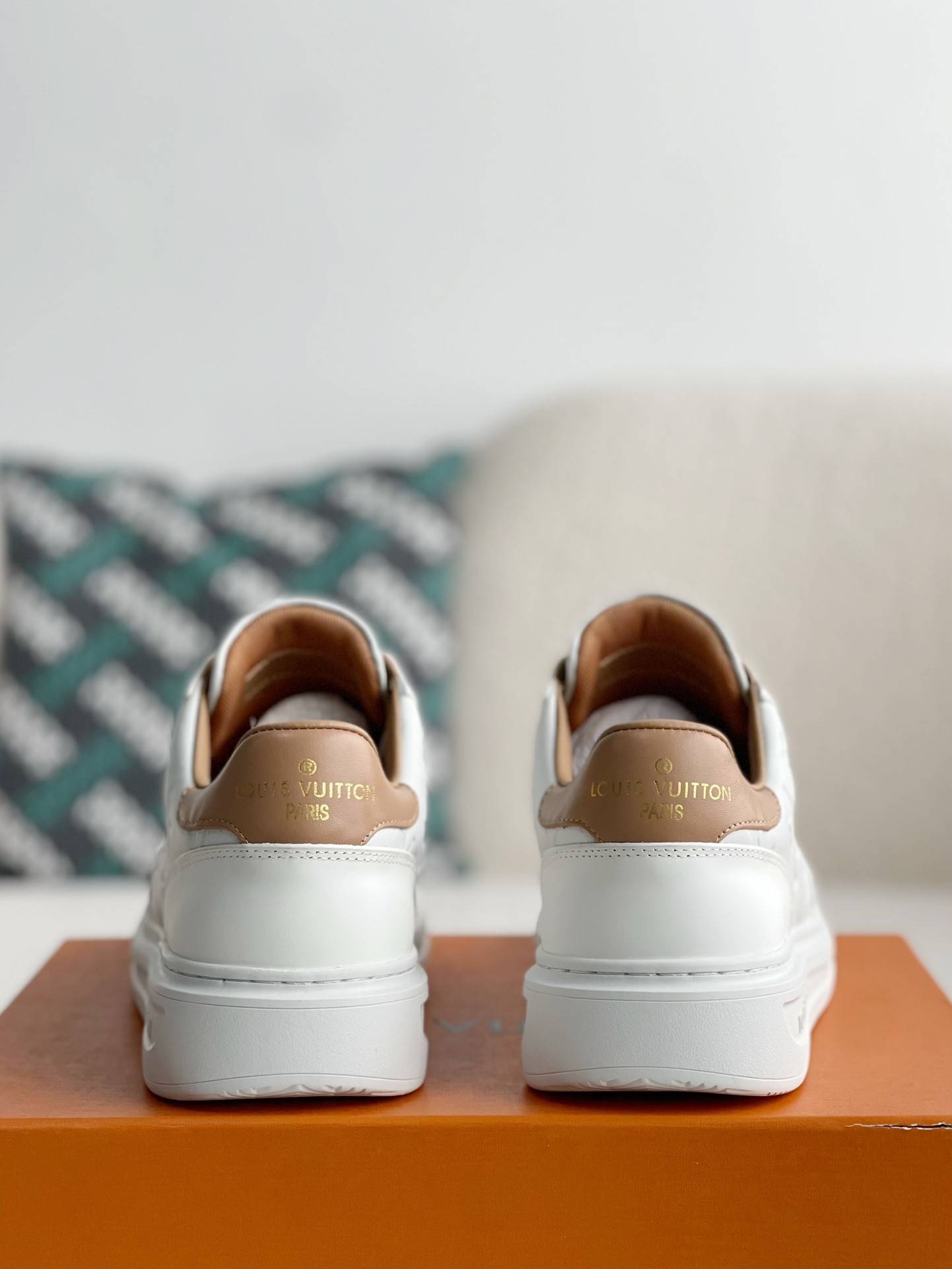 L*V SNEAKERS