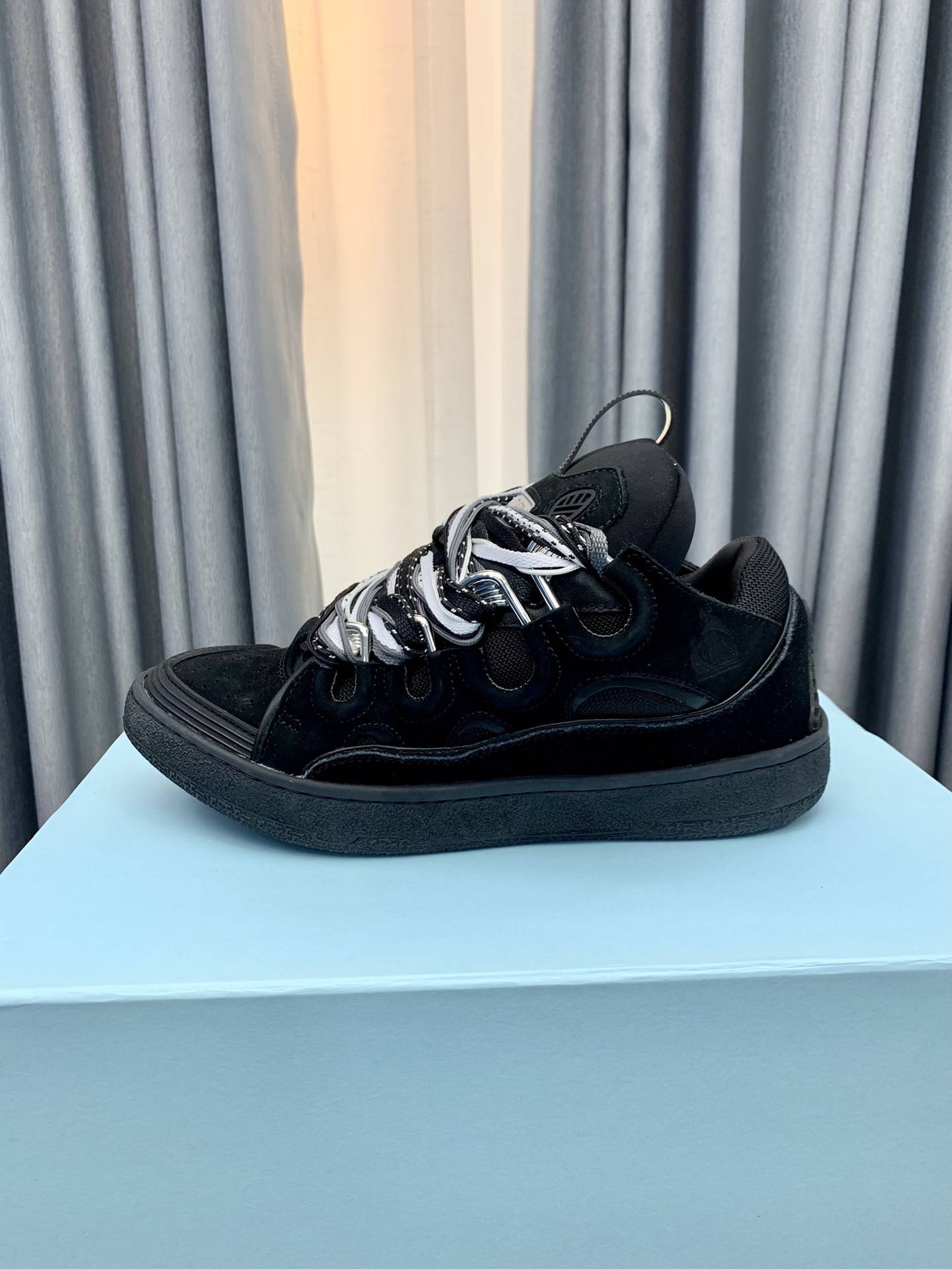 LA*N Sneaker
