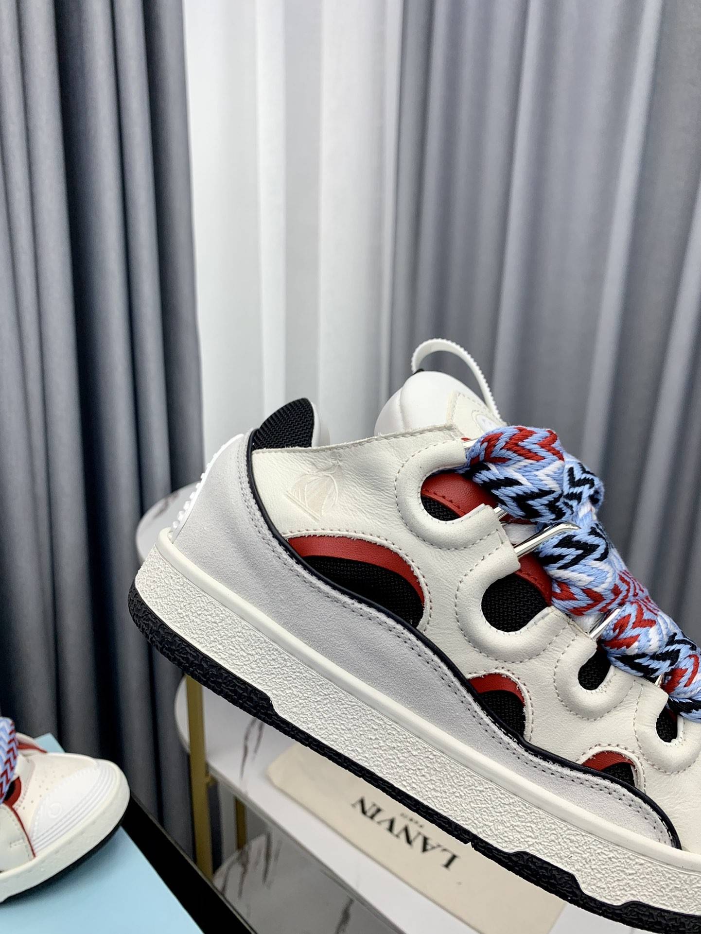 LA*N Sneaker