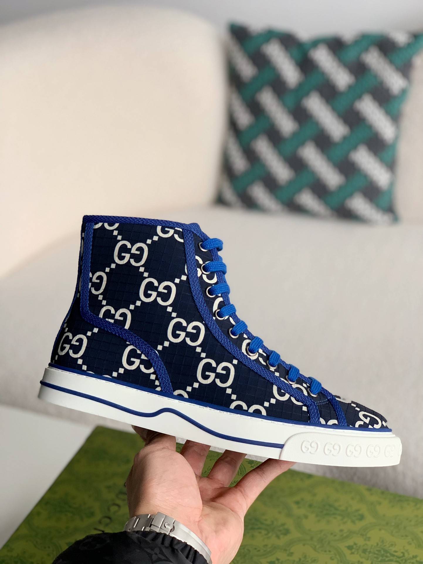 GU*IHigh-top shoes