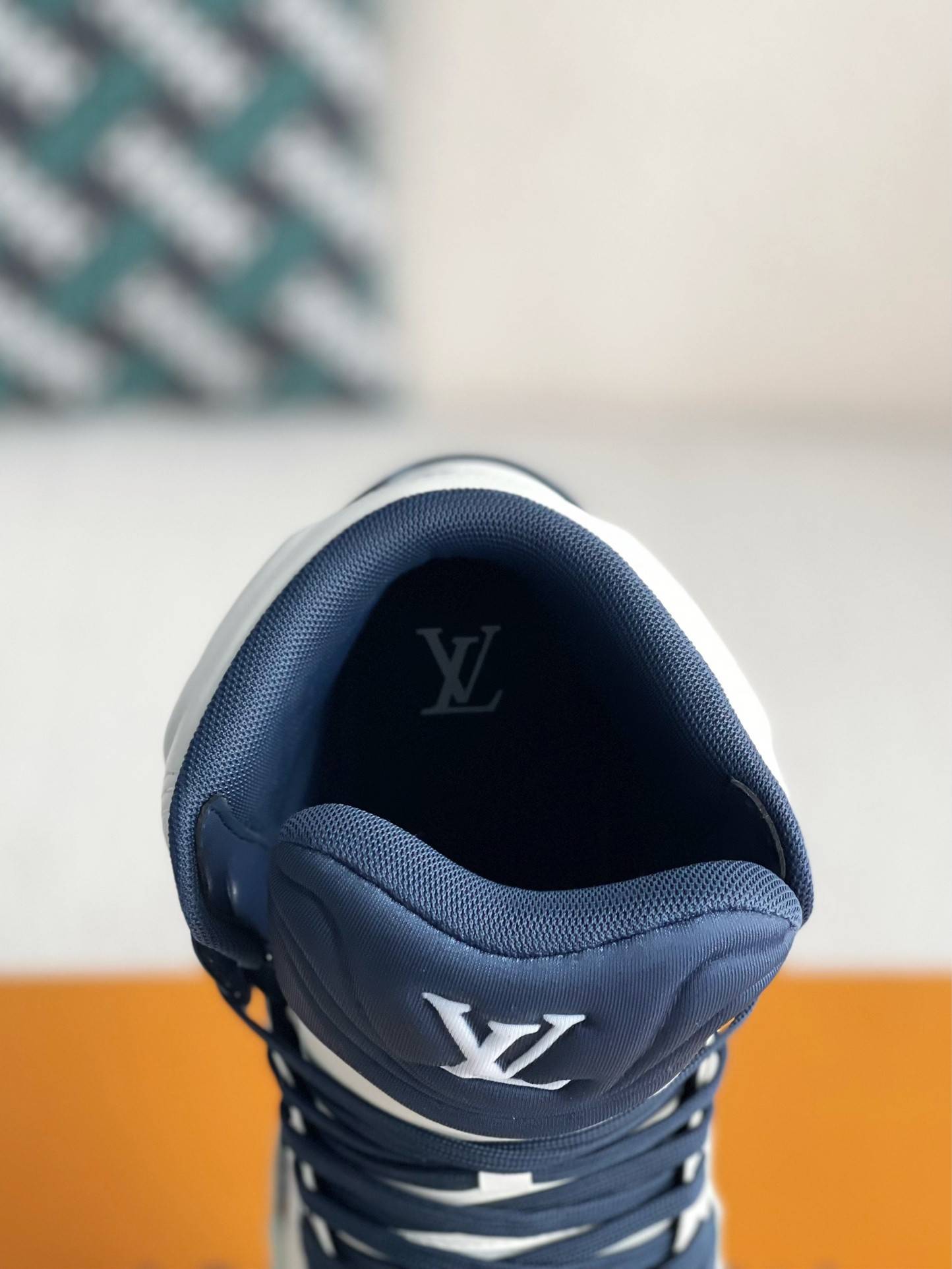 L*V TRAINER SNEAKERS