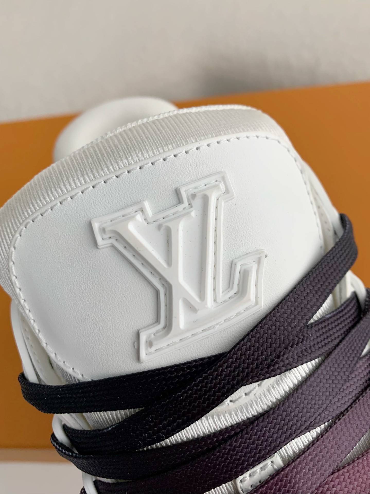 L*V TRAINER SNEAKERS