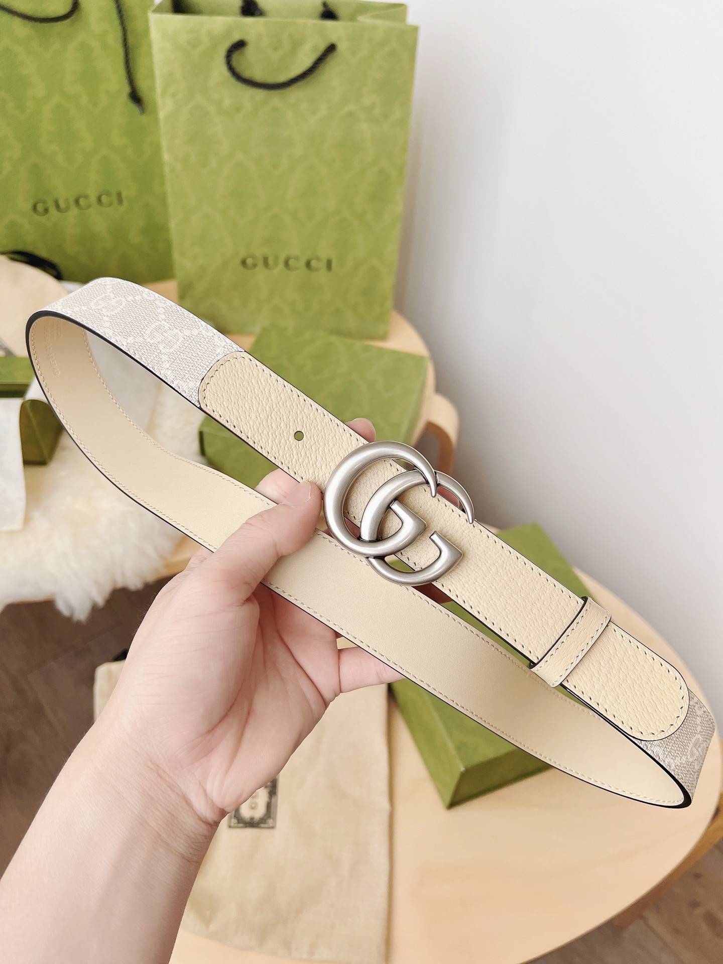 G*u*i  ladies  belt