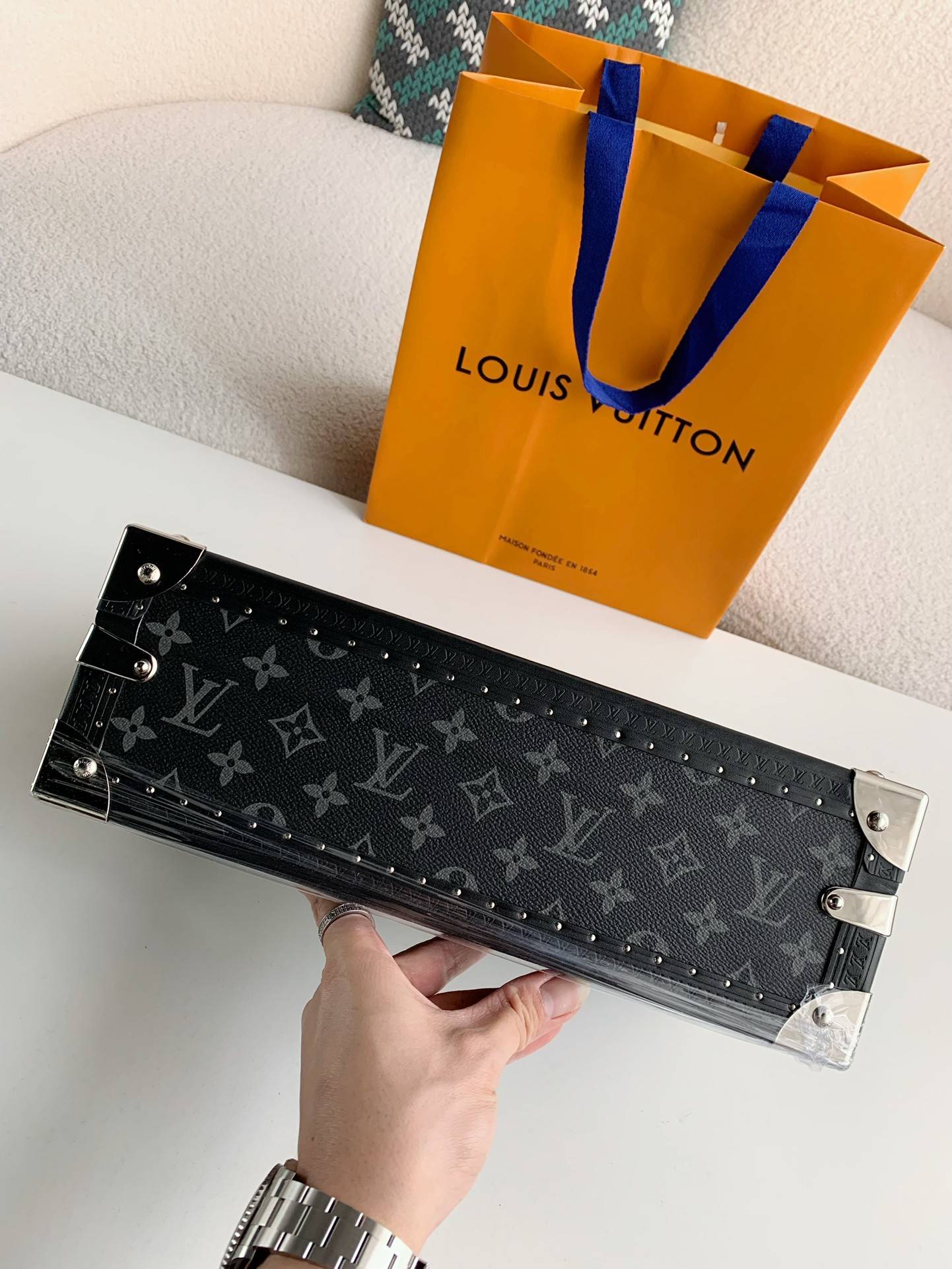 L*V Watch Storage Box Size：34*18*11cm