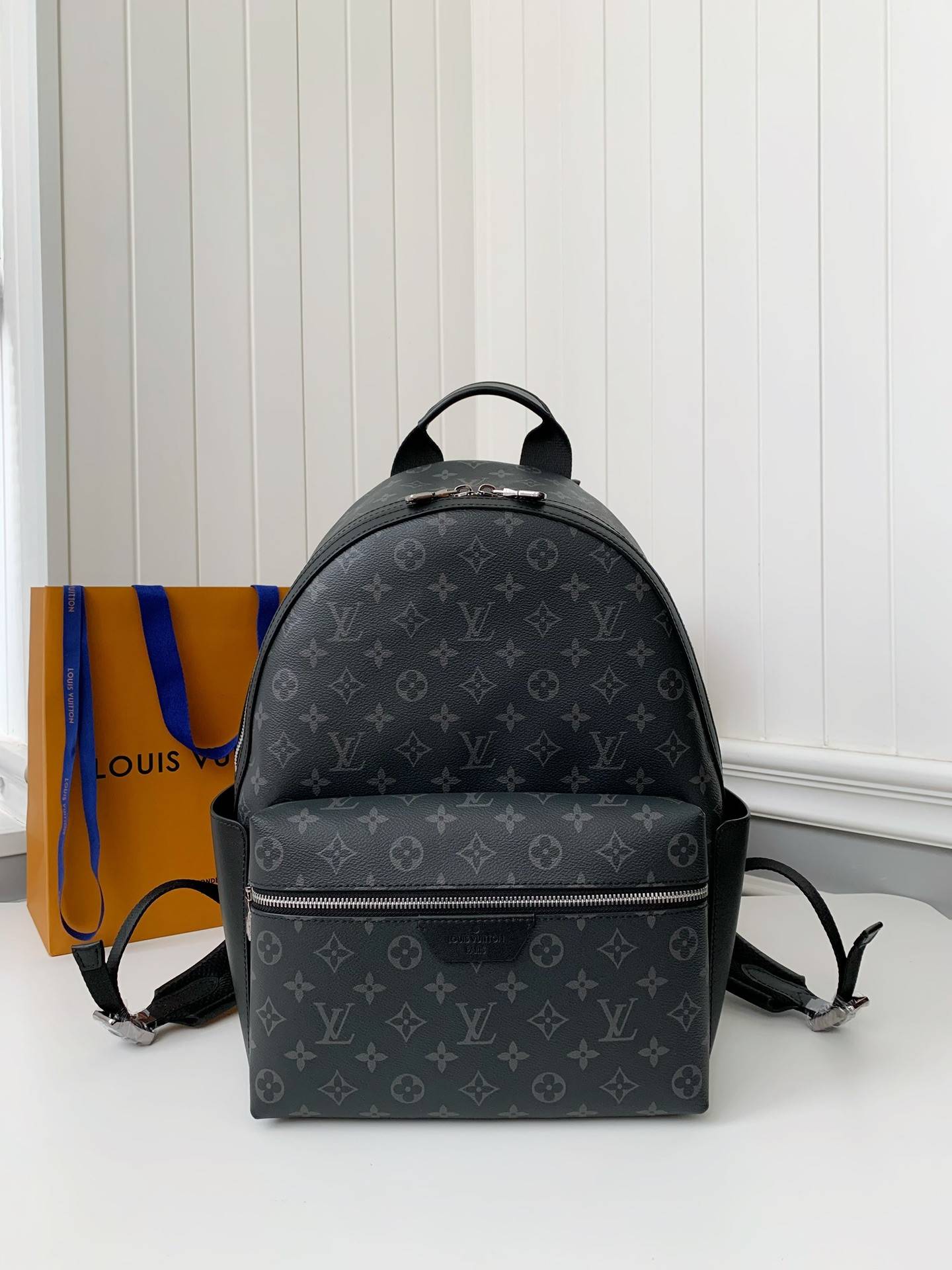 L*V DISCOVERY Small Backpack PM M22558 Size: 29 * 38 * 20cm