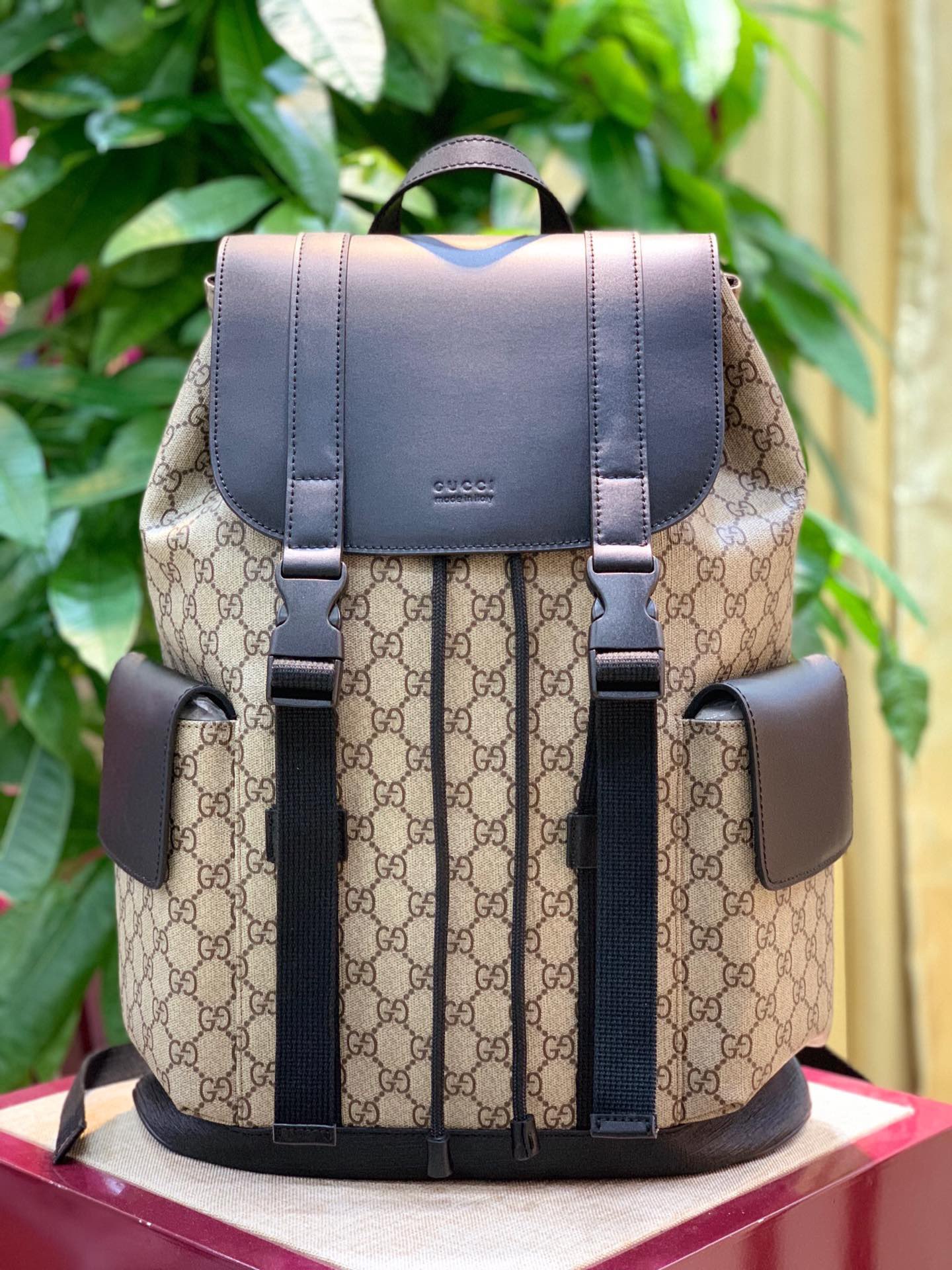 G*u*i backpack model:495563