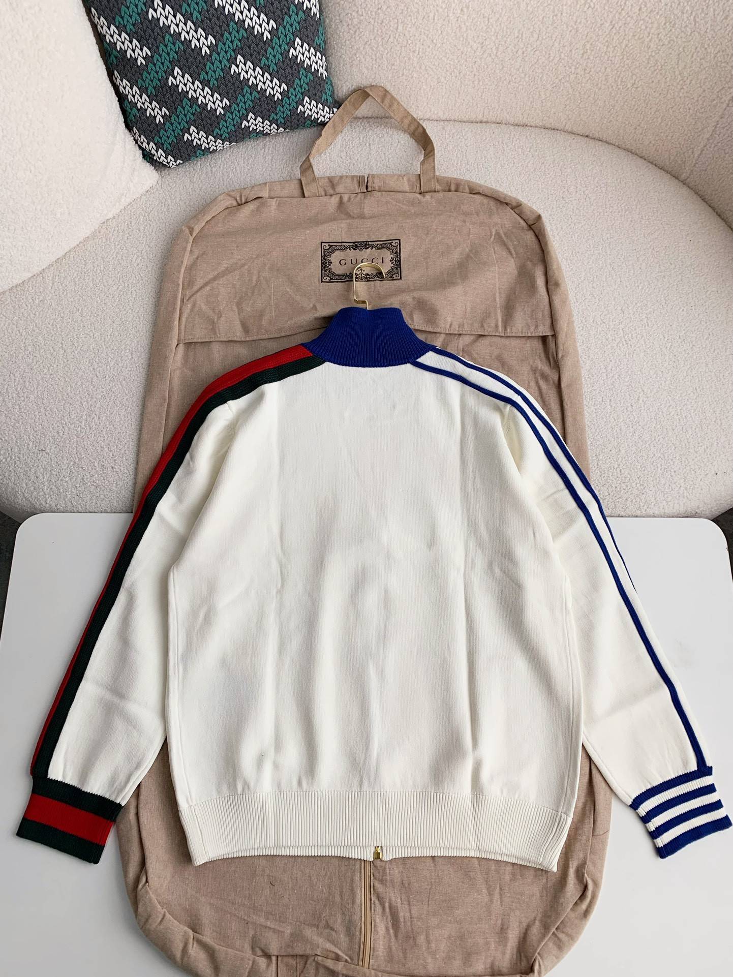 G*u*i x adidas men