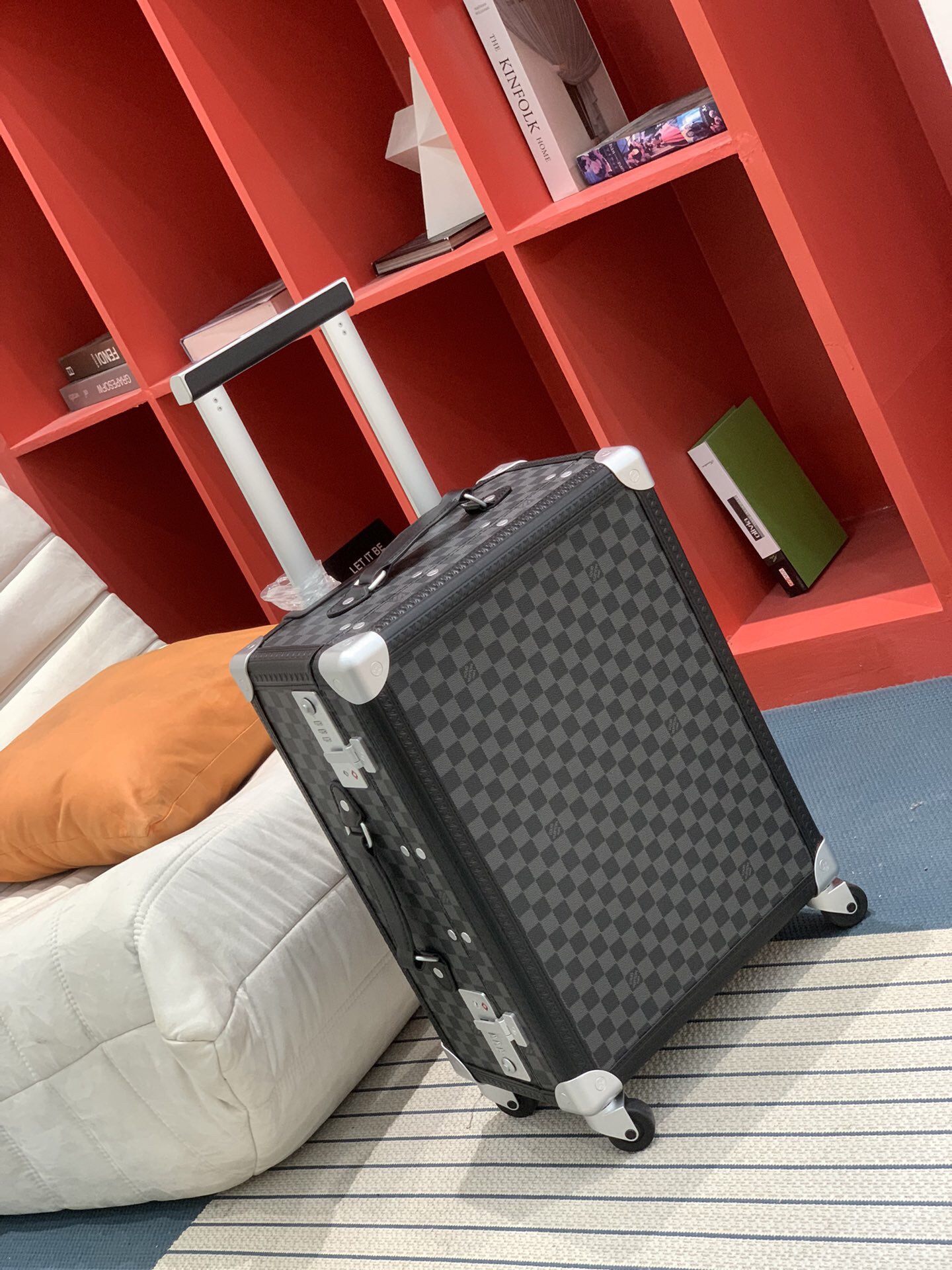 L*V Rolling Trunk