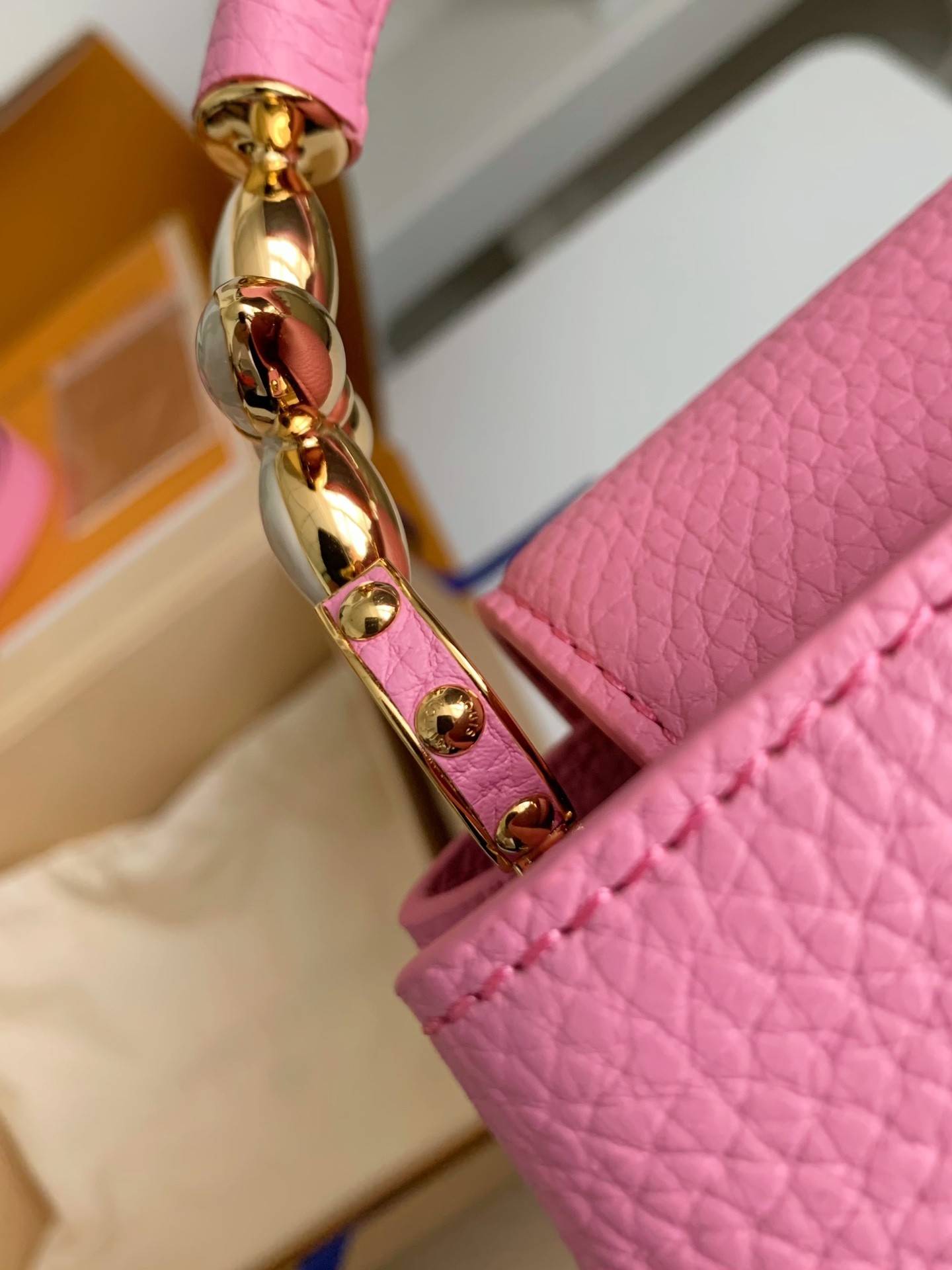 L*V Capucines BB Handbags Size：21*14*8cm